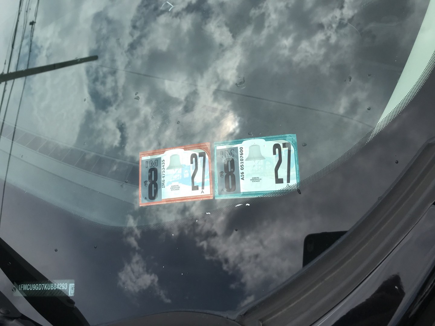 2019 Black /Black Ford Escape SE (1FMCU9GD7KU) with an 1.5 V4 engine, Automatic transmission, located at 577 Chester Pike, Prospect Park, PA, 19076, (610) 237-1015, 39.886154, -75.302338 - 2019 Ford Escape SE: 4x4, great on gas, new PA inspection, backup camera, SUPER CLEAN, runs LIKE NEW! This vehicle comes inspected and has been given a bumper to bumper safety check. It is very clean, reliable, and well maintained. We offer a unique pay plan that is known for being the easiest an- Photo#4
