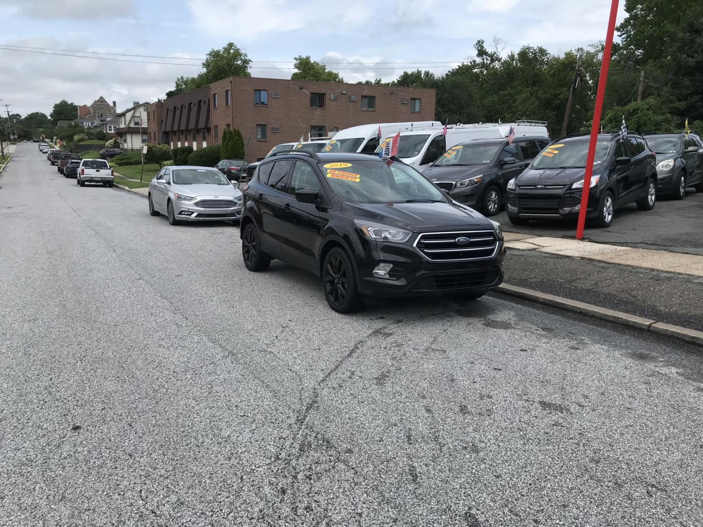 2019 Black /Black Ford Escape SE 4WD (1FMCU9GD7KU) with an 1.5L L4 DOHC 16V engine, 6A transmission, located at 577 Chester Pike, Prospect Park, PA, 19076, (610) 237-1015, 39.886154, -75.302338 - 2019 Ford Escape SE: 4x4, great on gas, new PA inspection, backup camera, SUPER CLEAN, runs LIKE NEW! This vehicle comes inspected and has been given a bumper to bumper safety check. It is very clean, reliable, and well maintained. We offer a unique pay plan that is known for being the easiest an- Photo#1