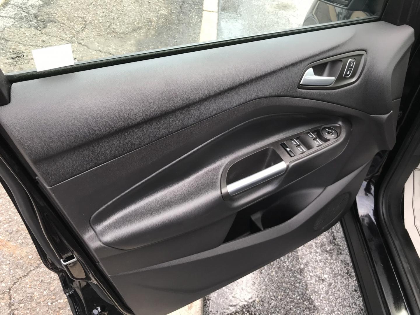 2019 Black /Black Ford Escape SE 4WD (1FMCU9GD7KU) with an 1.5L L4 DOHC 16V engine, 6A transmission, located at 577 Chester Pike, Prospect Park, PA, 19076, (610) 237-1015, 39.886154, -75.302338 - 2019 Ford Escape SE: 4x4, great on gas, new PA inspection, backup camera, SUPER CLEAN, runs LIKE NEW! This vehicle comes inspected and has been given a bumper to bumper safety check. It is very clean, reliable, and well maintained. We offer a unique pay plan that is known for being the easiest an- Photo#8