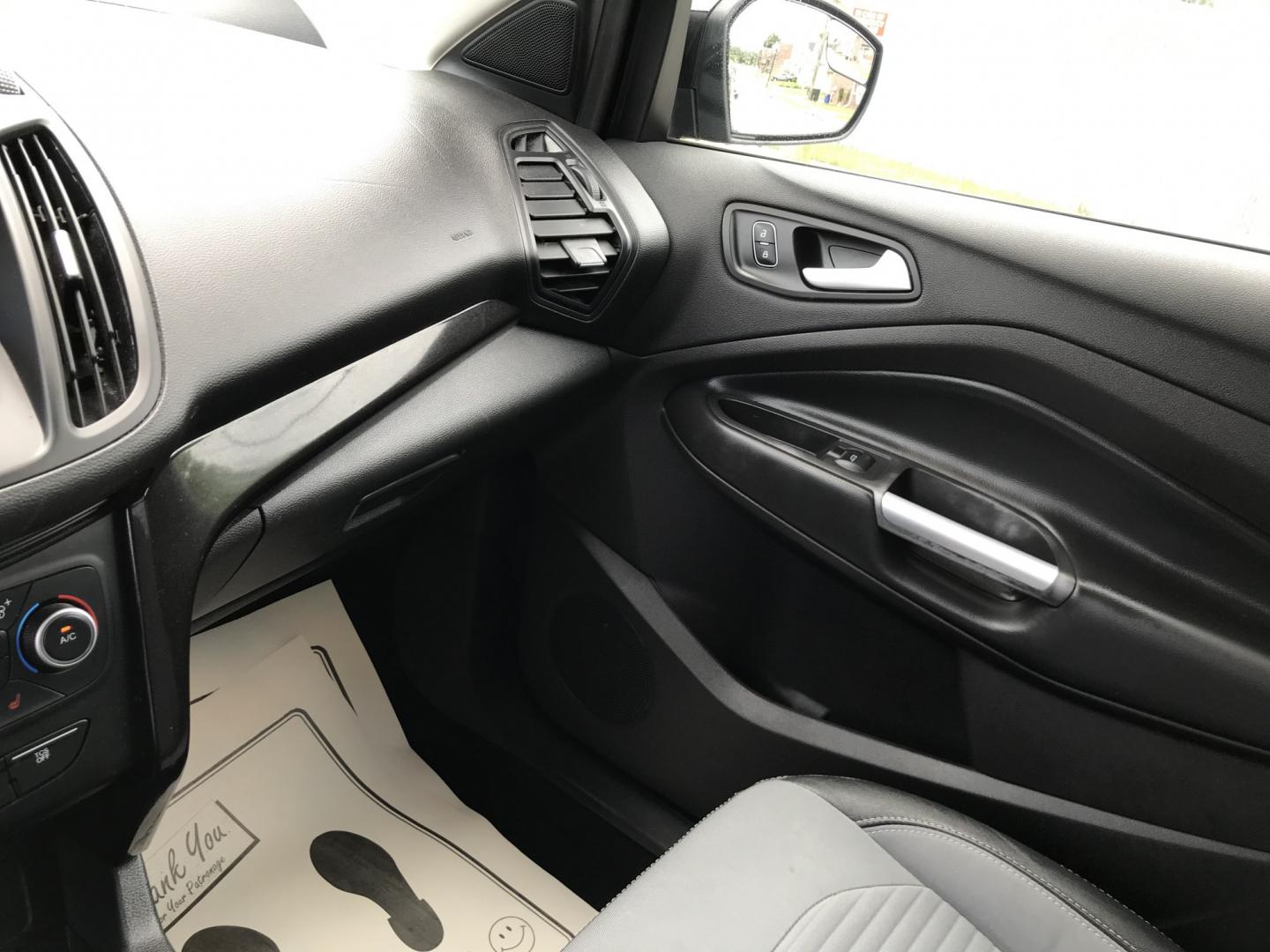 2019 Black /Black Ford Escape SE 4WD (1FMCU9GD7KU) with an 1.5L L4 DOHC 16V engine, 6A transmission, located at 577 Chester Pike, Prospect Park, PA, 19076, (610) 237-1015, 39.886154, -75.302338 - 2019 Ford Escape SE: 4x4, great on gas, new PA inspection, backup camera, SUPER CLEAN, runs LIKE NEW! This vehicle comes inspected and has been given a bumper to bumper safety check. It is very clean, reliable, and well maintained. We offer a unique pay plan that is known for being the easiest an- Photo#14
