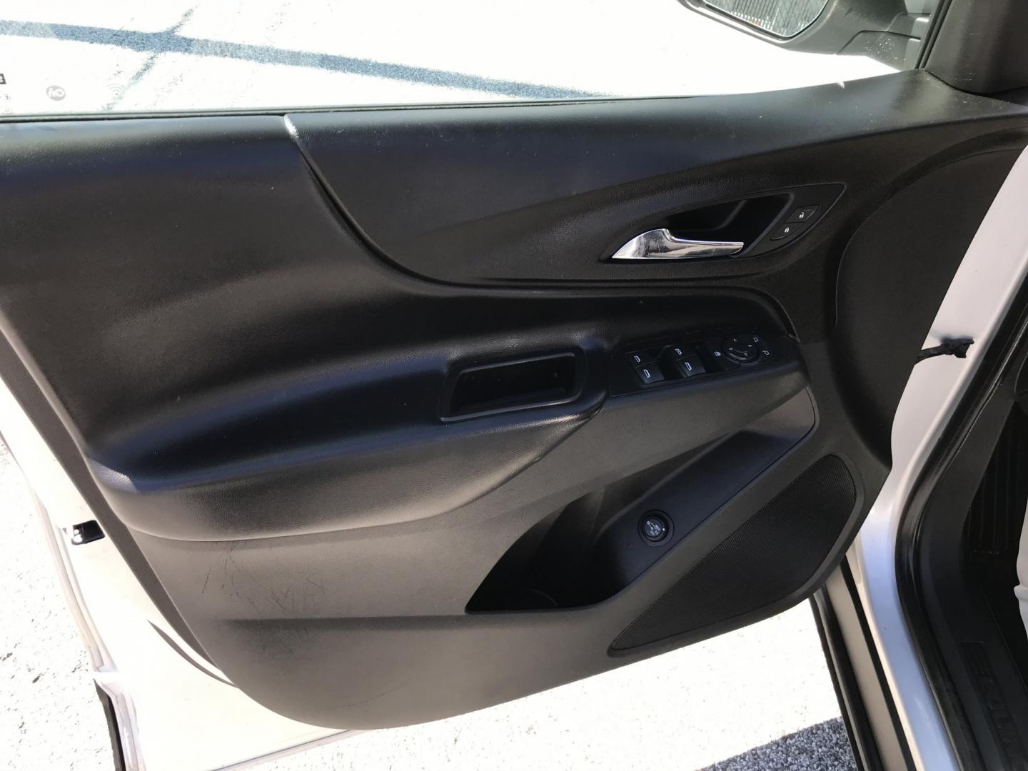 2020 Silver /Gray Chevrolet Equinox LT (3GNAXJEV0LS) with an 1.5L L4 DIR DOHC 16V TURBO engine, 6A transmission, located at 577 Chester Pike, Prospect Park, PA, 19076, (610) 237-1015, 39.886154, -75.302338 - 2020 Chevrolet Equinox LT: Backup camera, new PA inspection, great on gas, SUPER CLEAN, runs LIKE NEW! This vehicle comes inspected and has been given a bumper to bumper safety check. It is very clean, reliable, and well maintained. We offer a unique pay plan that is known for being the easiest a- Photo#8