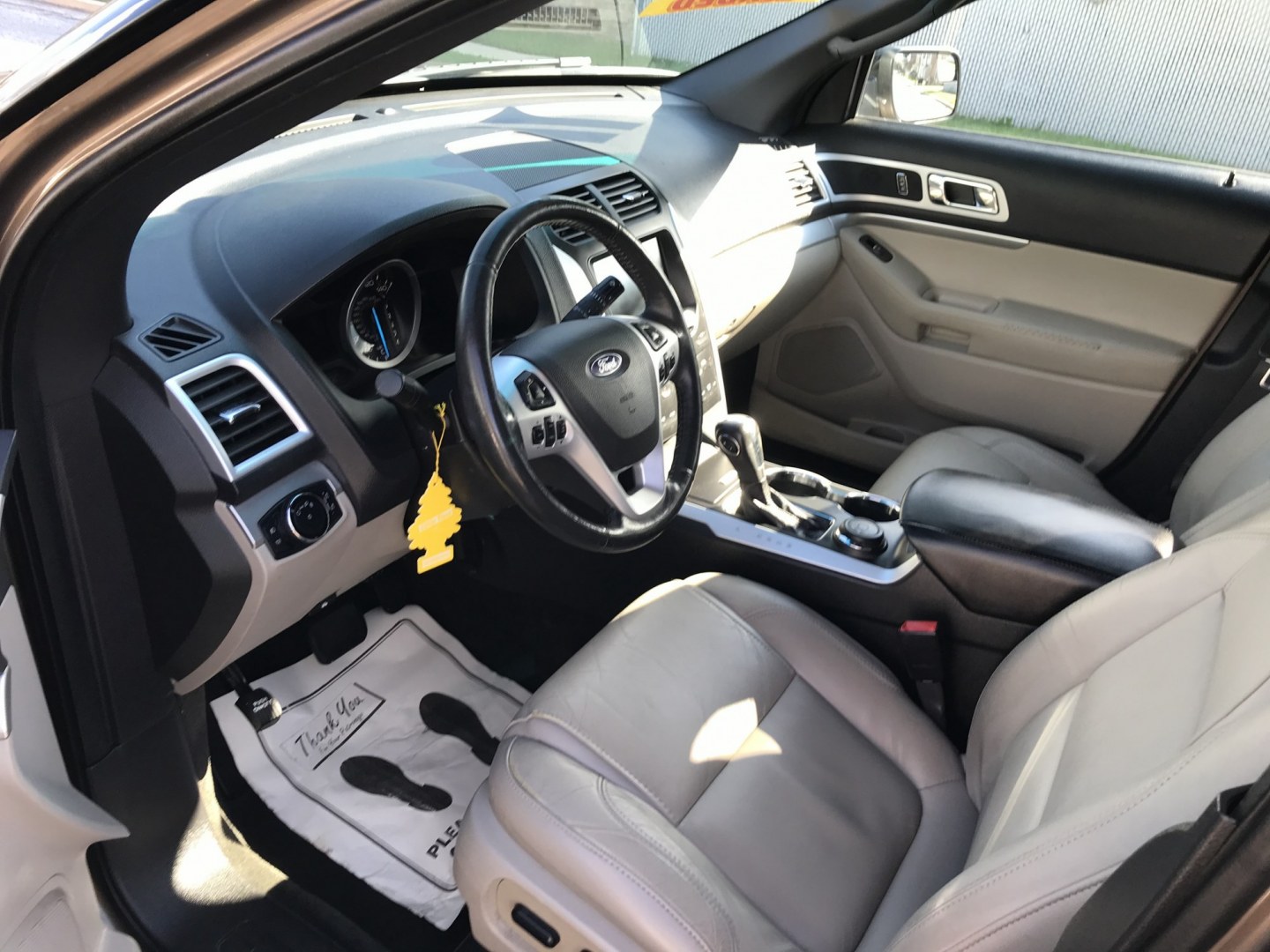 2015 Brown /Gray Ford Explorer XLT 4WD (1FM5K8D81FG) with an 3.5L V6 DOHC 24V engine, 6-Speed Automatic transmission, located at 577 Chester Pike, Prospect Park, PA, 19076, (610) 237-1015, 39.886154, -75.302338 - 2015 Ford Explorer XLT: Backup camera, 3rd row seating, 4x4, SUPER CLEAN, runs LIKE NEW! This vehicle comes inspected and has been given a bumper to bumper safety check. It is very clean, reliable, and well maintained. We offer a unique pay plan that is known for being the easiest and fastest fin- Photo#7