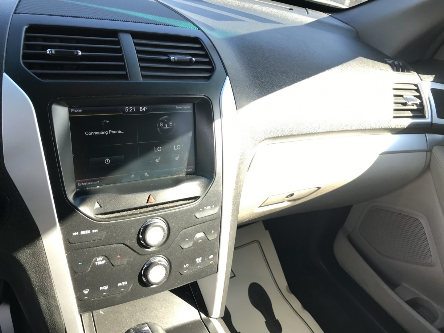 2015 Brown /Gray Ford Explorer XLT 4WD (1FM5K8D81FG) with an 3.5L V6 DOHC 24V engine, 6-Speed Automatic transmission, located at 577 Chester Pike, Prospect Park, PA, 19076, (610) 237-1015, 39.886154, -75.302338 - 2015 Ford Explorer XLT: Backup camera, 3rd row seating, 4x4, SUPER CLEAN, runs LIKE NEW! This vehicle comes inspected and has been given a bumper to bumper safety check. It is very clean, reliable, and well maintained. We offer a unique pay plan that is known for being the easiest and fastest fin- Photo#10