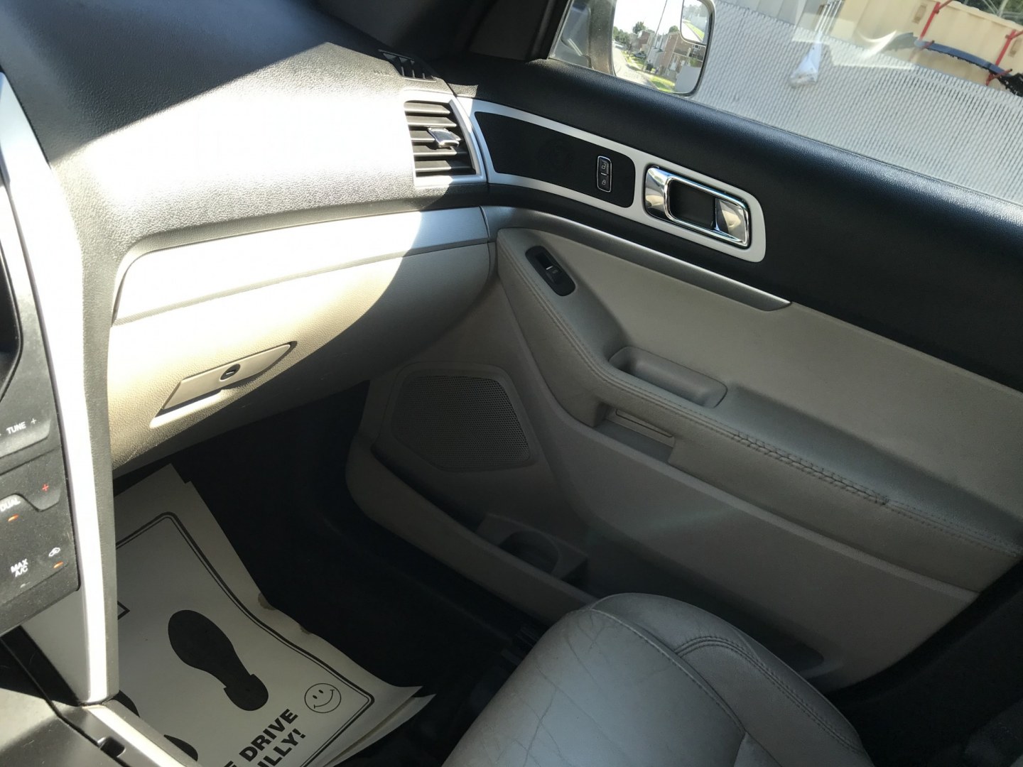 2015 Brown /Gray Ford Explorer XLT 4WD (1FM5K8D81FG) with an 3.5L V6 DOHC 24V engine, 6-Speed Automatic transmission, located at 577 Chester Pike, Prospect Park, PA, 19076, (610) 237-1015, 39.886154, -75.302338 - 2015 Ford Explorer XLT: Backup camera, 3rd row seating, 4x4, SUPER CLEAN, runs LIKE NEW! This vehicle comes inspected and has been given a bumper to bumper safety check. It is very clean, reliable, and well maintained. We offer a unique pay plan that is known for being the easiest and fastest fin- Photo#13