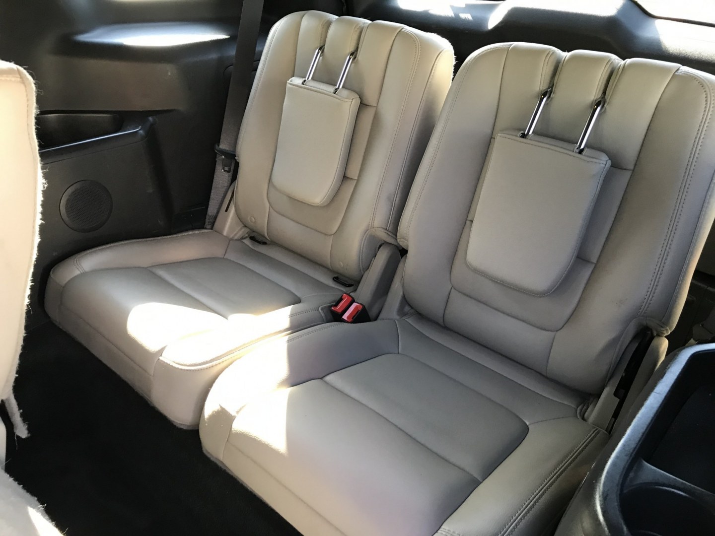 2015 Brown /Gray Ford Explorer XLT 4WD (1FM5K8D81FG) with an 3.5L V6 DOHC 24V engine, 6-Speed Automatic transmission, located at 577 Chester Pike, Prospect Park, PA, 19076, (610) 237-1015, 39.886154, -75.302338 - 2015 Ford Explorer XLT: Backup camera, 3rd row seating, 4x4, SUPER CLEAN, runs LIKE NEW! This vehicle comes inspected and has been given a bumper to bumper safety check. It is very clean, reliable, and well maintained. We offer a unique pay plan that is known for being the easiest and fastest fin- Photo#16