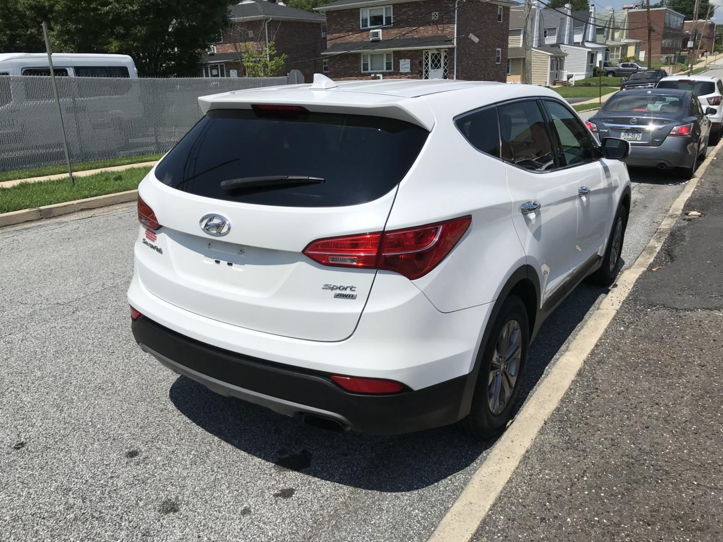 2016 White /Gray Hyundai Santa Fe Sport 2.4 AWD (5XYZTDLB6GG) with an 2.4L L4 DOHC 16V engine, 6A transmission, located at 577 Chester Pike, Prospect Park, PA, 19076, (610) 237-1015, 39.886154, -75.302338- Photo#4