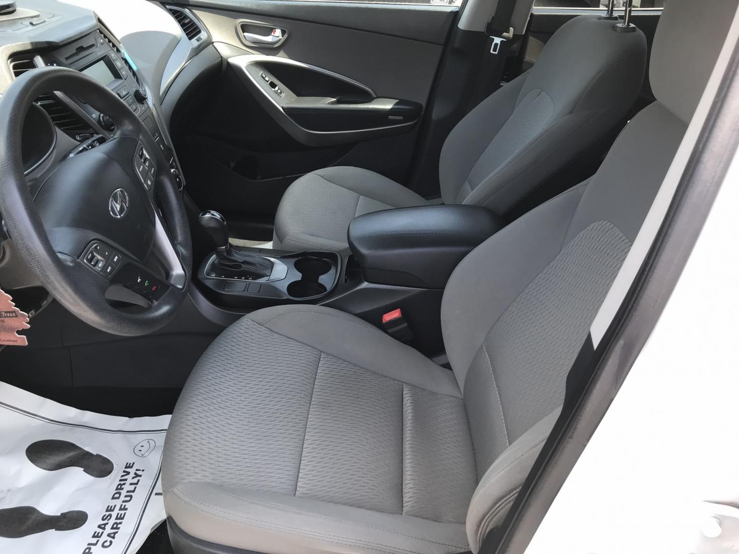 2016 White /Gray Hyundai Santa Fe Sport 2.4 AWD (5XYZTDLB6GG) with an 2.4L L4 DOHC 16V engine, 6A transmission, located at 577 Chester Pike, Prospect Park, PA, 19076, (610) 237-1015, 39.886154, -75.302338- Photo#10