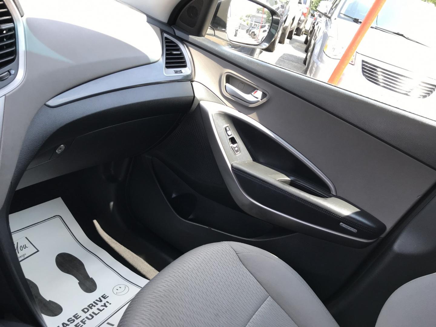 2016 White /Gray Hyundai Santa Fe Sport 2.4 AWD (5XYZTDLB6GG) with an 2.4L L4 DOHC 16V engine, 6A transmission, located at 577 Chester Pike, Prospect Park, PA, 19076, (610) 237-1015, 39.886154, -75.302338- Photo#15