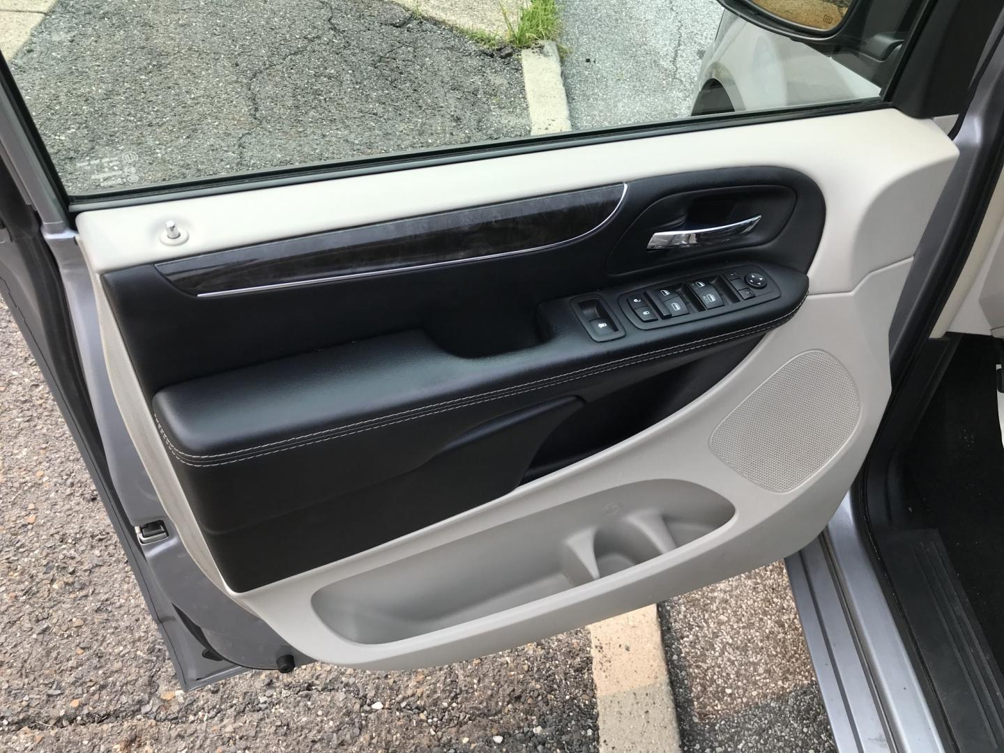 2015 Silver /Black Chrysler Town & Country Touring-L (2C4RC1CG4FR) with an 3.6L V6 DOHC 24V engine, 6A transmission, located at 577 Chester Pike, Prospect Park, PA, 19076, (610) 237-1015, 39.886154, -75.302338 - 2015 Chrylser Town & Country L 91k miles • Stow N Go Seating Example Financing: • $3,500 Down • $100 Weekly • $200 Bi-Weekly We finance our own vehicles. We do not obtain or review traditional consumer credit reports. Financing decisions are based on verified income, ability to repay,- Photo#7