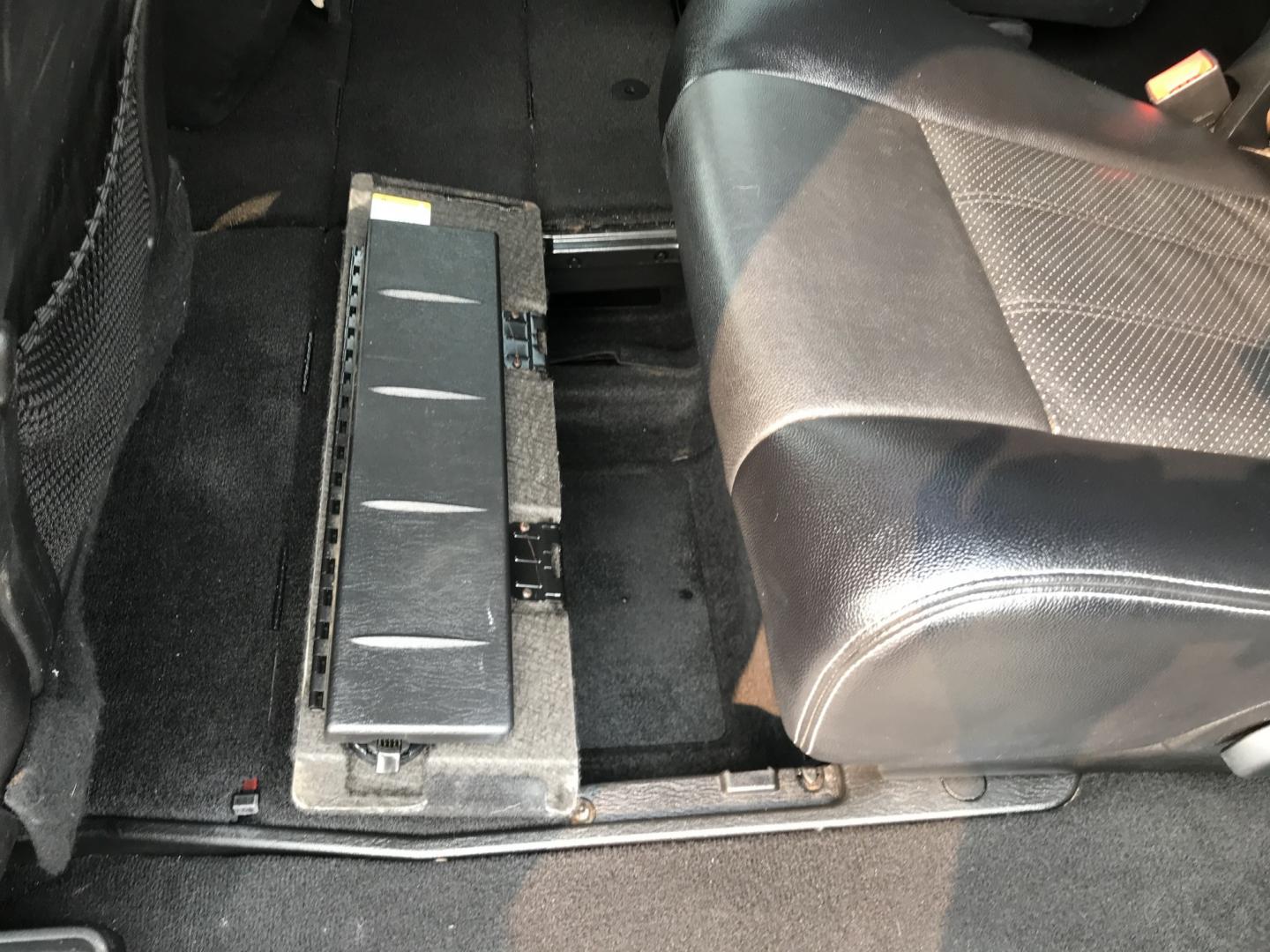 2015 Silver /Black Chrysler Town & Country Touring-L (2C4RC1CG4FR) with an 3.6L V6 DOHC 24V engine, 6A transmission, located at 577 Chester Pike, Prospect Park, PA, 19076, (610) 237-1015, 39.886154, -75.302338 - 2015 Chrylser Town & Country L 91k miles • Stow N Go Seating Example Financing: • $3,500 Down • $100 Weekly • $200 Bi-Weekly We finance our own vehicles. We do not obtain or review traditional consumer credit reports. Financing decisions are based on verified income, ability to repay,- Photo#18