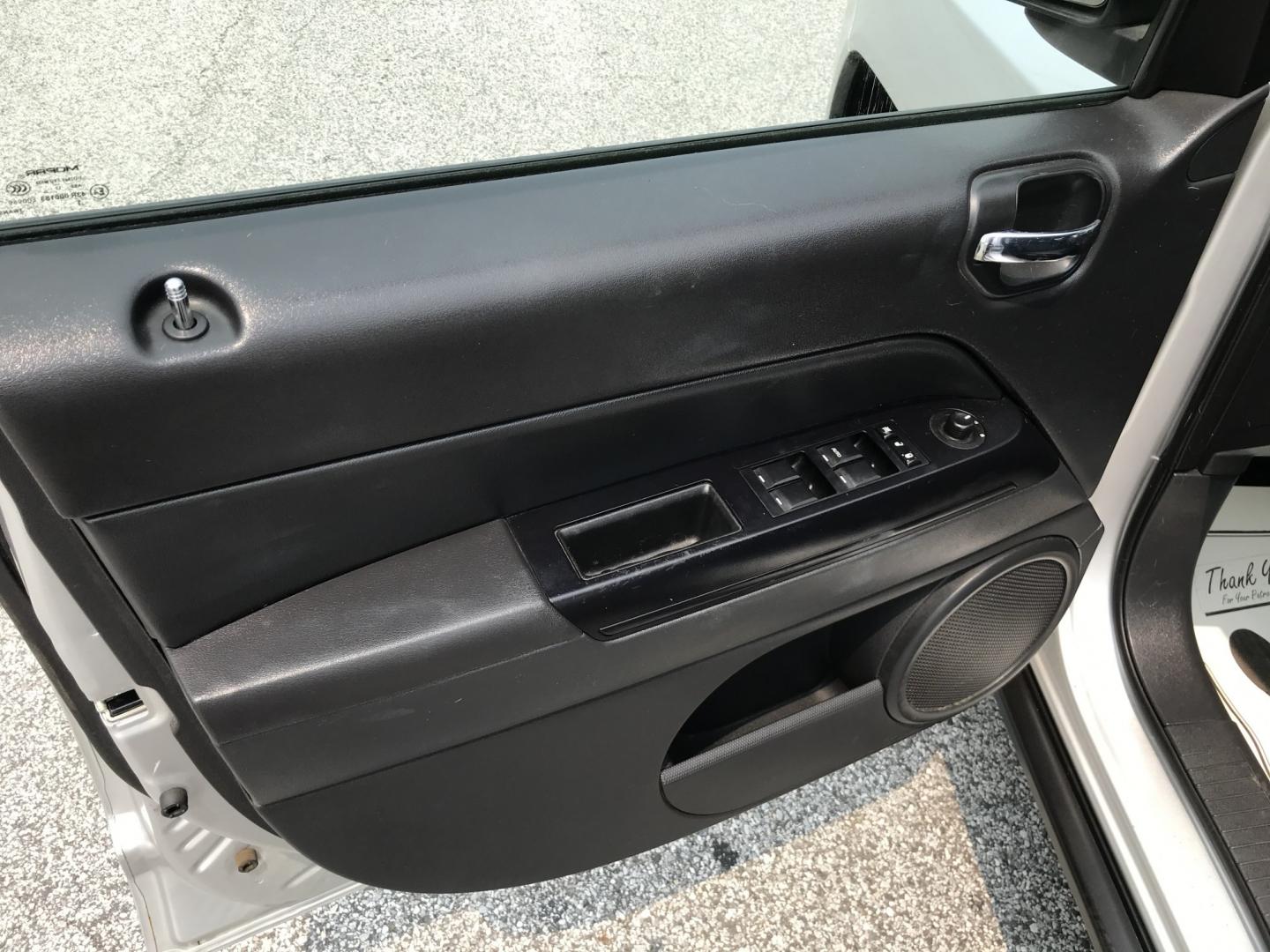 2013 Silver /Gray Jeep Compass Sport 4WD (1C4NJDAB3DD) with an 2.4L L4 DOHC 16V engine, Automatic transmission, located at 577 Chester Pike, Prospect Park, PA, 19076, (610) 237-1015, 39.886154, -75.302338- Photo#8