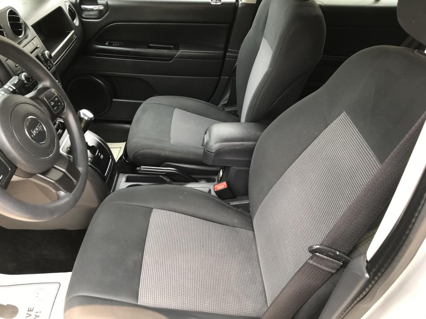 2013 Silver /Gray Jeep Compass Sport 4WD (1C4NJDAB3DD) with an 2.4L L4 DOHC 16V engine, Automatic transmission, located at 577 Chester Pike, Prospect Park, PA, 19076, (610) 237-1015, 39.886154, -75.302338- Photo#9