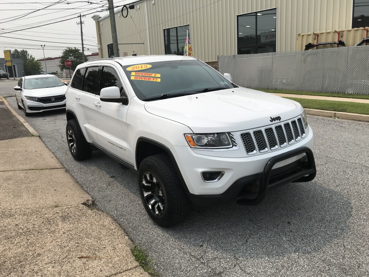 2015 White /Black Jeep Grand Cherokee Laredo 4WD (1C4RJFAG0FC) with an 3.6L V6 DOHC 24V engine, 8A transmission, located at 577 Chester Pike, Prospect Park, PA, 19076, (610) 237-1015, 39.886154, -75.302338 - 2015 Jeep Grand Cherokee Laredo 4WD 127k miles • Aftermarket Wheels. Example Financing: • $4,500 Down • $125 Weekly • $250 Bi-Weekly We finance our own vehicles. We do not obtain or review traditional consumer credit reports. Financing decisions are based on verified income, ability to- Photo#3