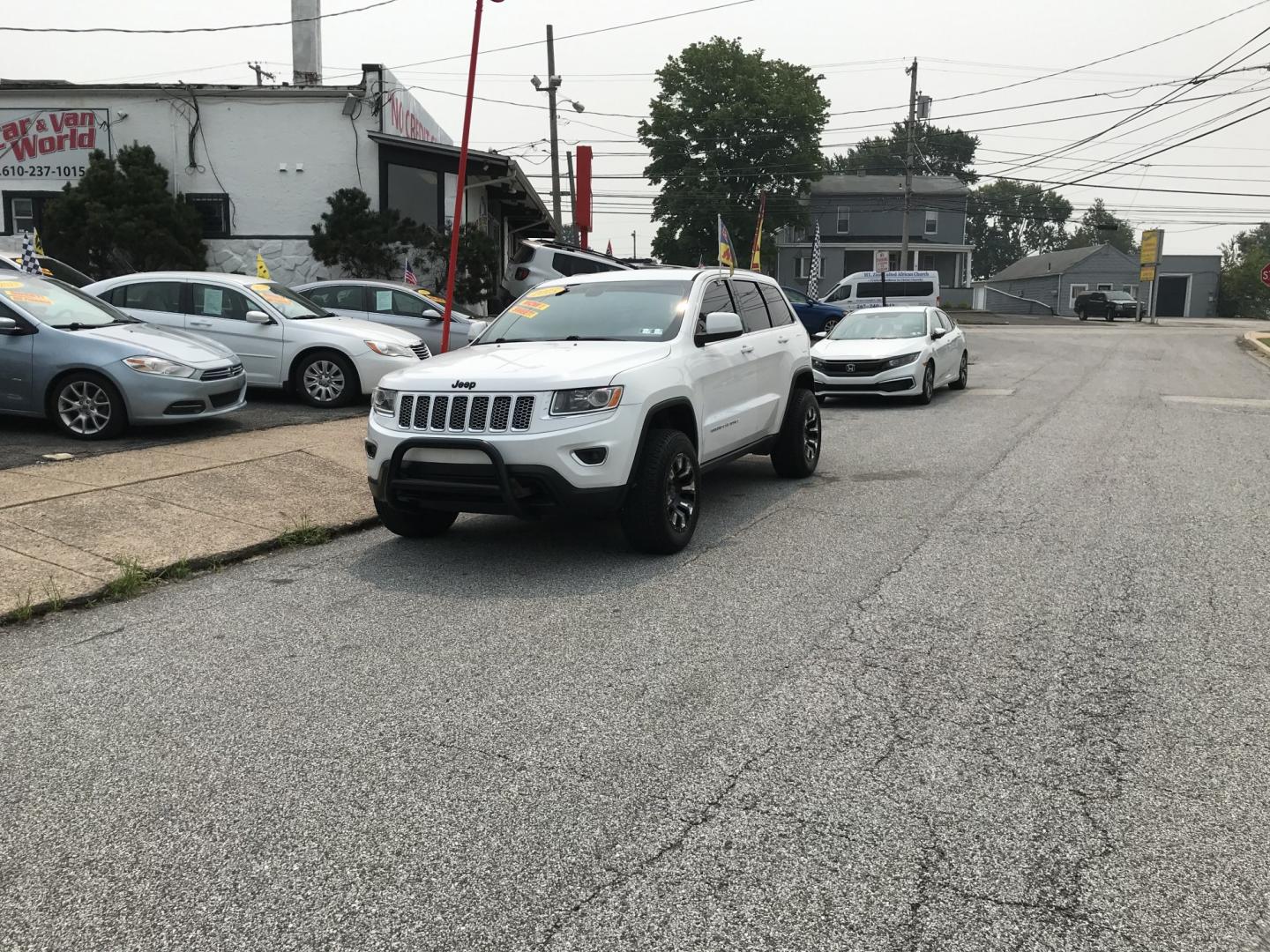 2015 White /Black Jeep Grand Cherokee Laredo 4WD (1C4RJFAG0FC) with an 3.6L V6 DOHC 24V engine, 8A transmission, located at 577 Chester Pike, Prospect Park, PA, 19076, (610) 237-1015, 39.886154, -75.302338 - 2015 Jeep Grand Cherokee Laredo 4WD 127k miles • Aftermarket Wheels. Example Financing: • $4,500 Down • $125 Weekly • $250 Bi-Weekly We finance our own vehicles. We do not obtain or review traditional consumer credit reports. Financing decisions are based on verified income, ability to- Photo#1
