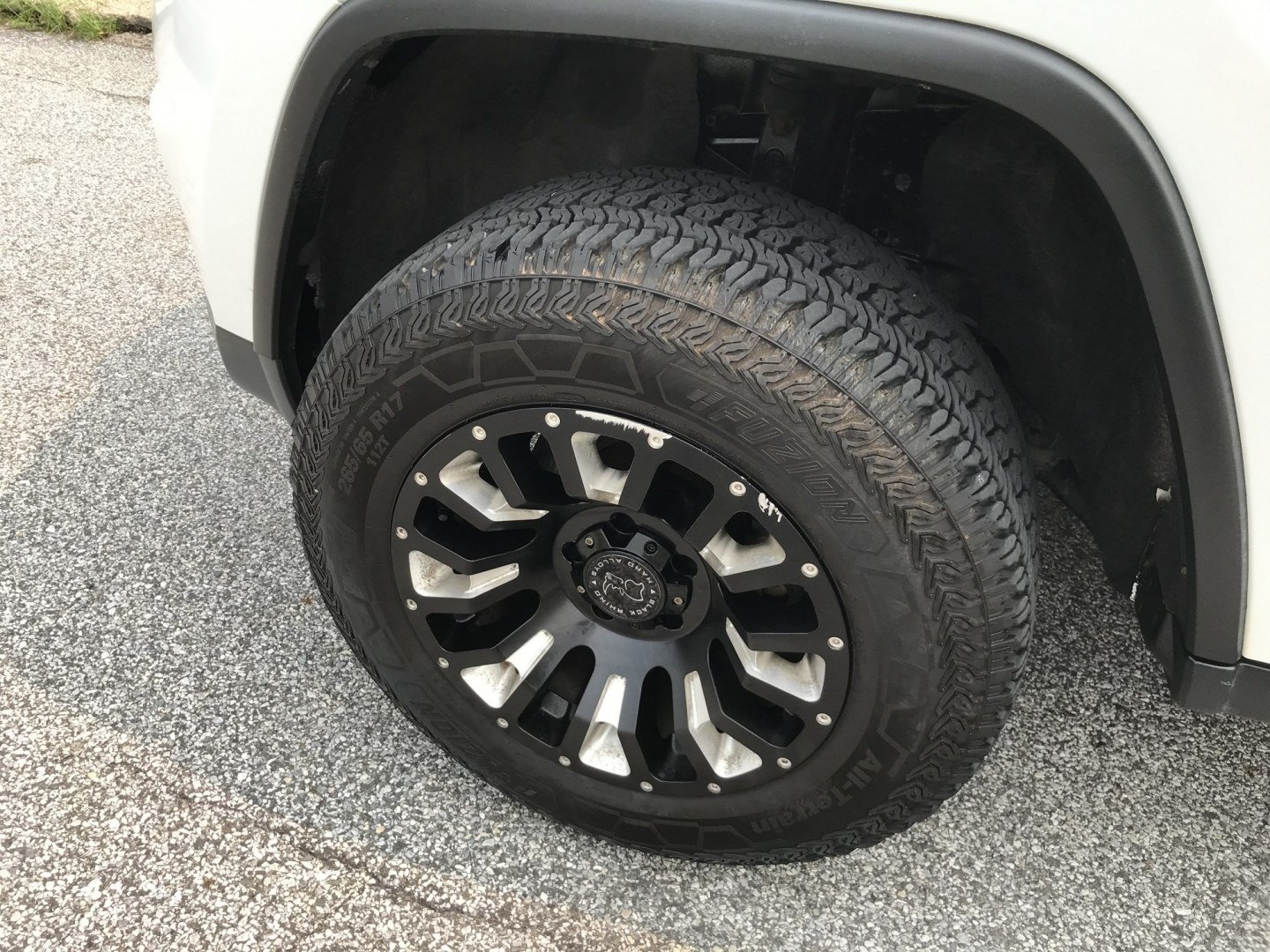2015 White /Black Jeep Grand Cherokee Laredo 4WD (1C4RJFAG0FC) with an 3.6L V6 DOHC 24V engine, 8A transmission, located at 577 Chester Pike, Prospect Park, PA, 19076, (610) 237-1015, 39.886154, -75.302338 - 2015 Jeep Grand Cherokee Laredo 4WD 127k miles • Aftermarket Wheels. Example Financing: • $4,500 Down • $125 Weekly • $250 Bi-Weekly We finance our own vehicles. We do not obtain or review traditional consumer credit reports. Financing decisions are based on verified income, ability to- Photo#6