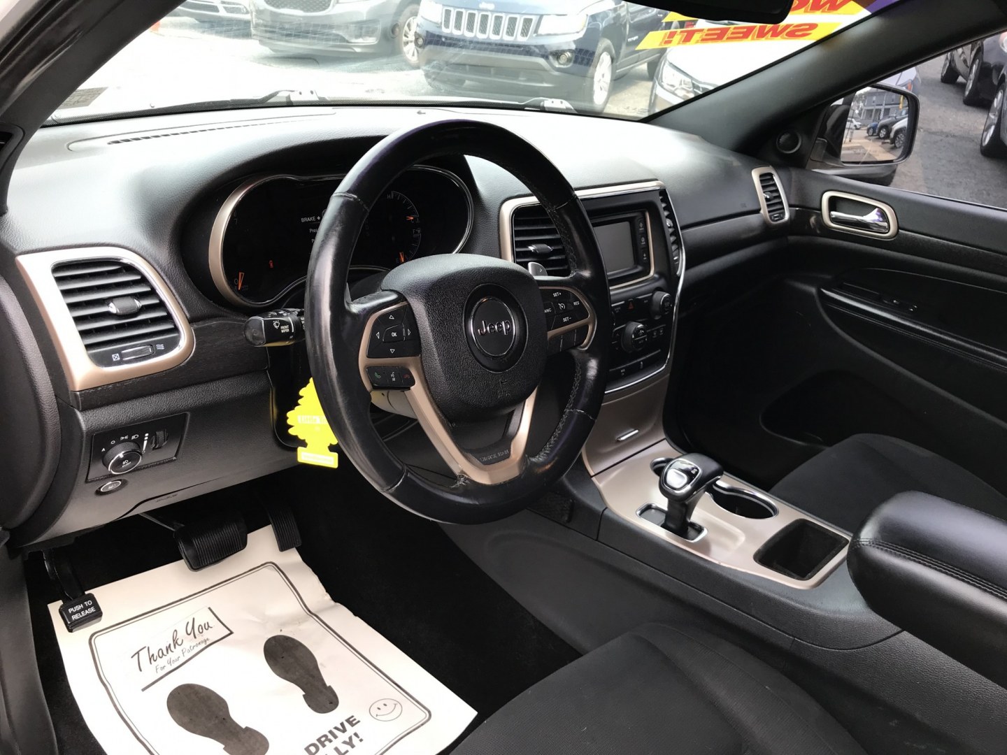 2015 White /Black Jeep Grand Cherokee Laredo 4WD (1C4RJFAG0FC) with an 3.6L V6 DOHC 24V engine, 8A transmission, located at 577 Chester Pike, Prospect Park, PA, 19076, (610) 237-1015, 39.886154, -75.302338 - 2015 Jeep Grand Cherokee Laredo 4WD 127k miles • Aftermarket Wheels. Example Financing: • $4,500 Down • $125 Weekly • $250 Bi-Weekly We finance our own vehicles. We do not obtain or review traditional consumer credit reports. Financing decisions are based on verified income, ability to- Photo#11