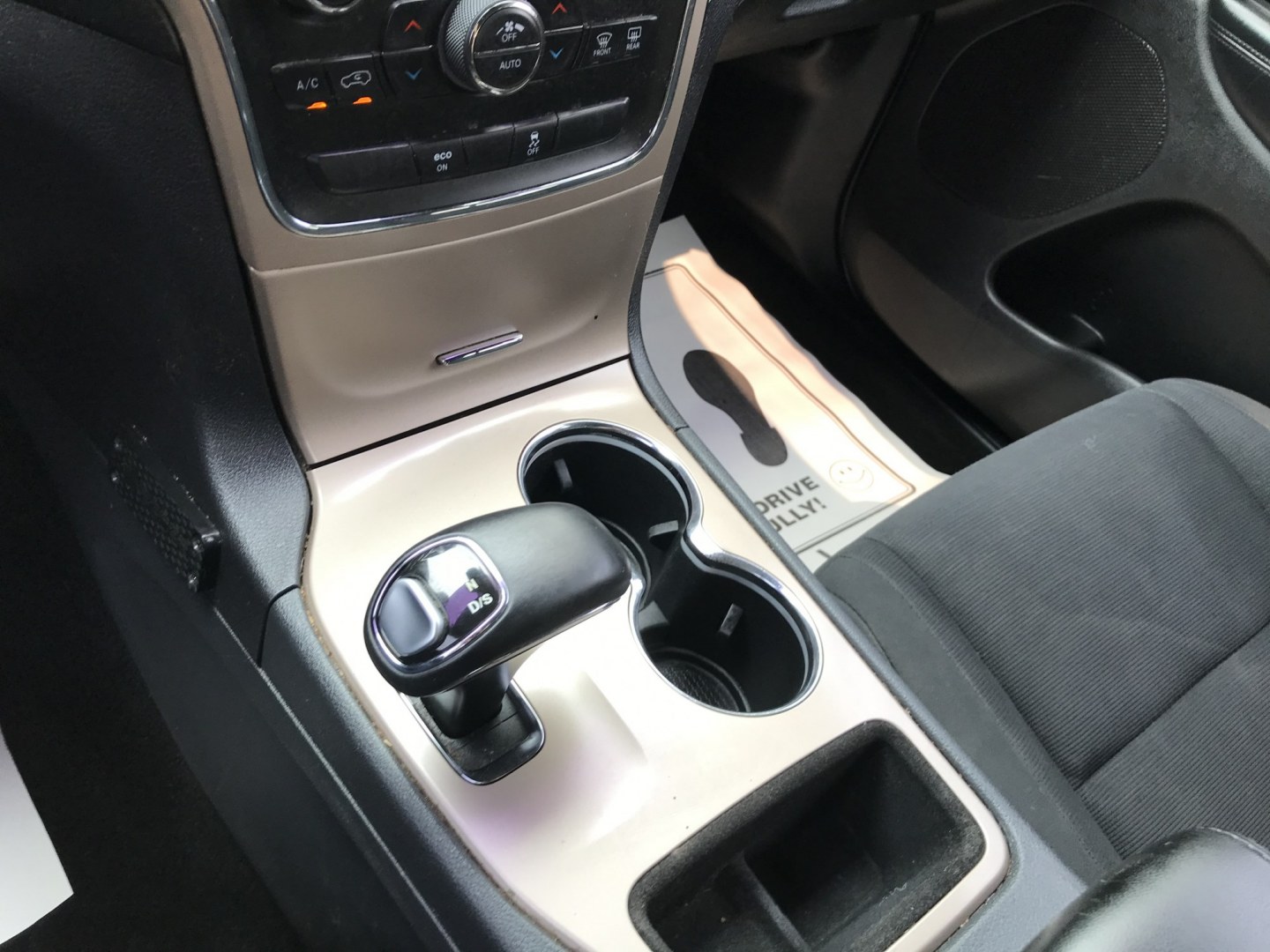 2015 White /Black Jeep Grand Cherokee Laredo 4WD (1C4RJFAG0FC) with an 3.6L V6 DOHC 24V engine, 8A transmission, located at 577 Chester Pike, Prospect Park, PA, 19076, (610) 237-1015, 39.886154, -75.302338 - 2015 Jeep Grand Cherokee Laredo 4WD 127k miles • Aftermarket Wheels. Example Financing: • $4,500 Down • $125 Weekly • $250 Bi-Weekly We finance our own vehicles. We do not obtain or review traditional consumer credit reports. Financing decisions are based on verified income, ability to- Photo#14