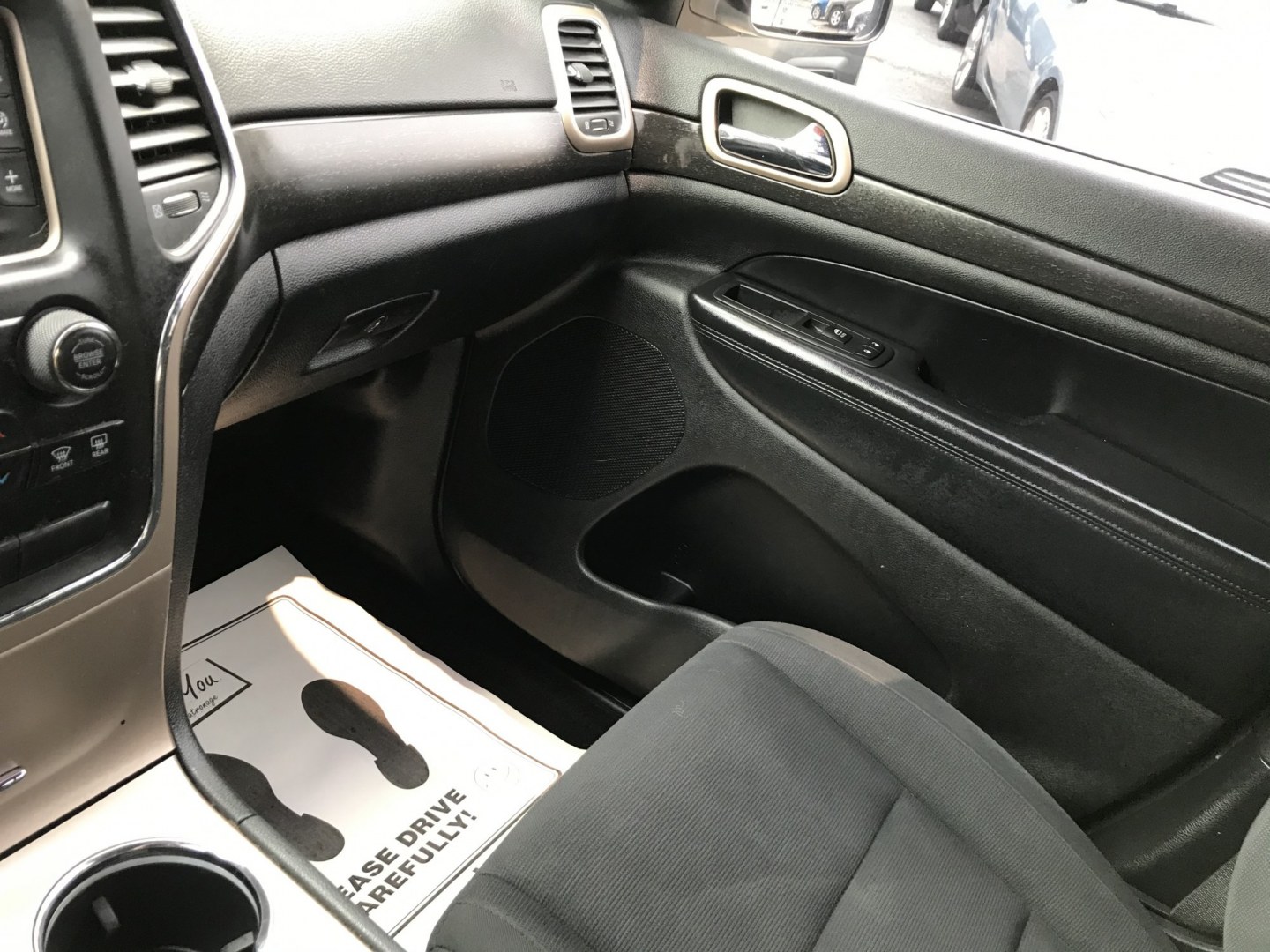 2015 White /Black Jeep Grand Cherokee Laredo 4WD (1C4RJFAG0FC) with an 3.6L V6 DOHC 24V engine, 8A transmission, located at 577 Chester Pike, Prospect Park, PA, 19076, (610) 237-1015, 39.886154, -75.302338 - 2015 Jeep Grand Cherokee Laredo 4WD 127k miles • Aftermarket Wheels. Example Financing: • $4,500 Down • $125 Weekly • $250 Bi-Weekly We finance our own vehicles. We do not obtain or review traditional consumer credit reports. Financing decisions are based on verified income, ability to- Photo#15
