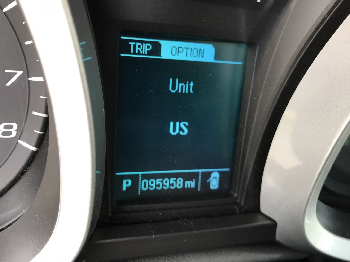 2013 Silver /Black Chevrolet Equinox 2LT AWD (2GNFLNEK8D6) with an 2.4L L4 DOHC 16V engine, 6A transmission, located at 577 Chester Pike, Prospect Park, PA, 19076, (610) 237-1015, 39.886154, -75.302338 - 2013 Chevrolet Equinox 2LT AWD: Only 94k miles, backup camera, sunroof, new PA inspection, SUPER CLEAN, runs LIKE NEW! This vehicle comes inspected and has been given a bumper to bumper safety check. It is very clean, reliable, and well maintained. We offer a unique pay plan that is known for bei- Photo#14
