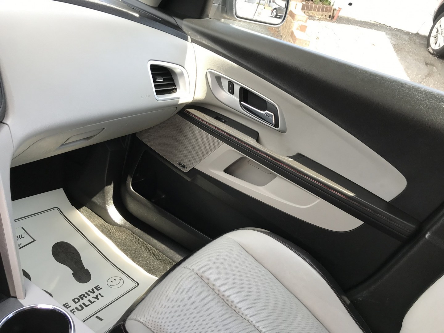 2013 Silver /Black Chevrolet Equinox 2LT AWD (2GNFLNEK8D6) with an 2.4L L4 DOHC 16V engine, 6A transmission, located at 577 Chester Pike, Prospect Park, PA, 19076, (610) 237-1015, 39.886154, -75.302338 - 2013 Chevrolet Equinox 2LT AWD: Only 94k miles, backup camera, sunroof, new PA inspection, SUPER CLEAN, runs LIKE NEW! This vehicle comes inspected and has been given a bumper to bumper safety check. It is very clean, reliable, and well maintained. We offer a unique pay plan that is known for bei- Photo#18