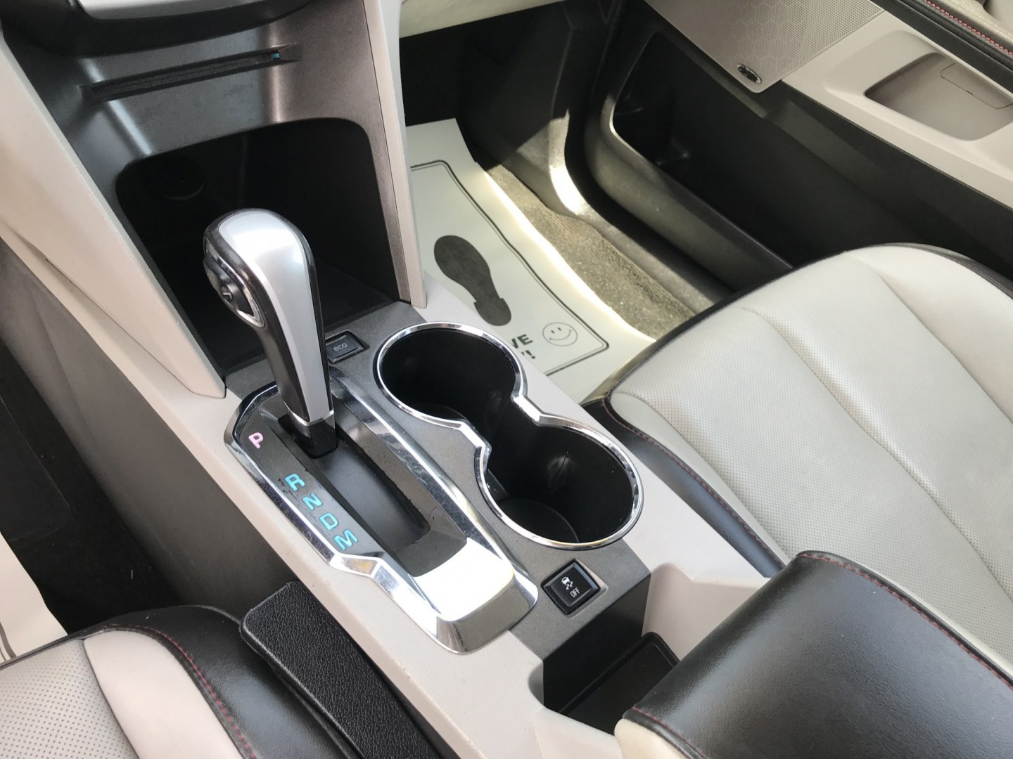 2013 Silver /Black Chevrolet Equinox 2LT AWD (2GNFLNEK8D6) with an 2.4L L4 DOHC 16V engine, 6A transmission, located at 577 Chester Pike, Prospect Park, PA, 19076, (610) 237-1015, 39.886154, -75.302338 - 2013 Chevrolet Equinox 2LT AWD: Only 94k miles, backup camera, sunroof, new PA inspection, SUPER CLEAN, runs LIKE NEW! This vehicle comes inspected and has been given a bumper to bumper safety check. It is very clean, reliable, and well maintained. We offer a unique pay plan that is known for bei- Photo#17