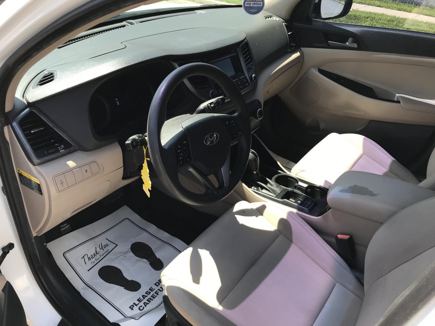 2017 White /Gray Hyundai Tucson SE (KM8J23A47HU) with an 2.0L L4 DOHC 16V engine, 6A transmission, located at 577 Chester Pike, Prospect Park, PA, 19076, (610) 237-1015, 39.886154, -75.302338 - 2017 Hyundai Tucson SE: Only 121k miles, great on gas, new PA inspection, runs LIKE NEW! This vehicle comes inspected and has been given a bumper to bumper safety check. It is very clean, reliable, and well maintained. We offer a unique pay plan that is known for being the easiest and fastest fin- Photo#7