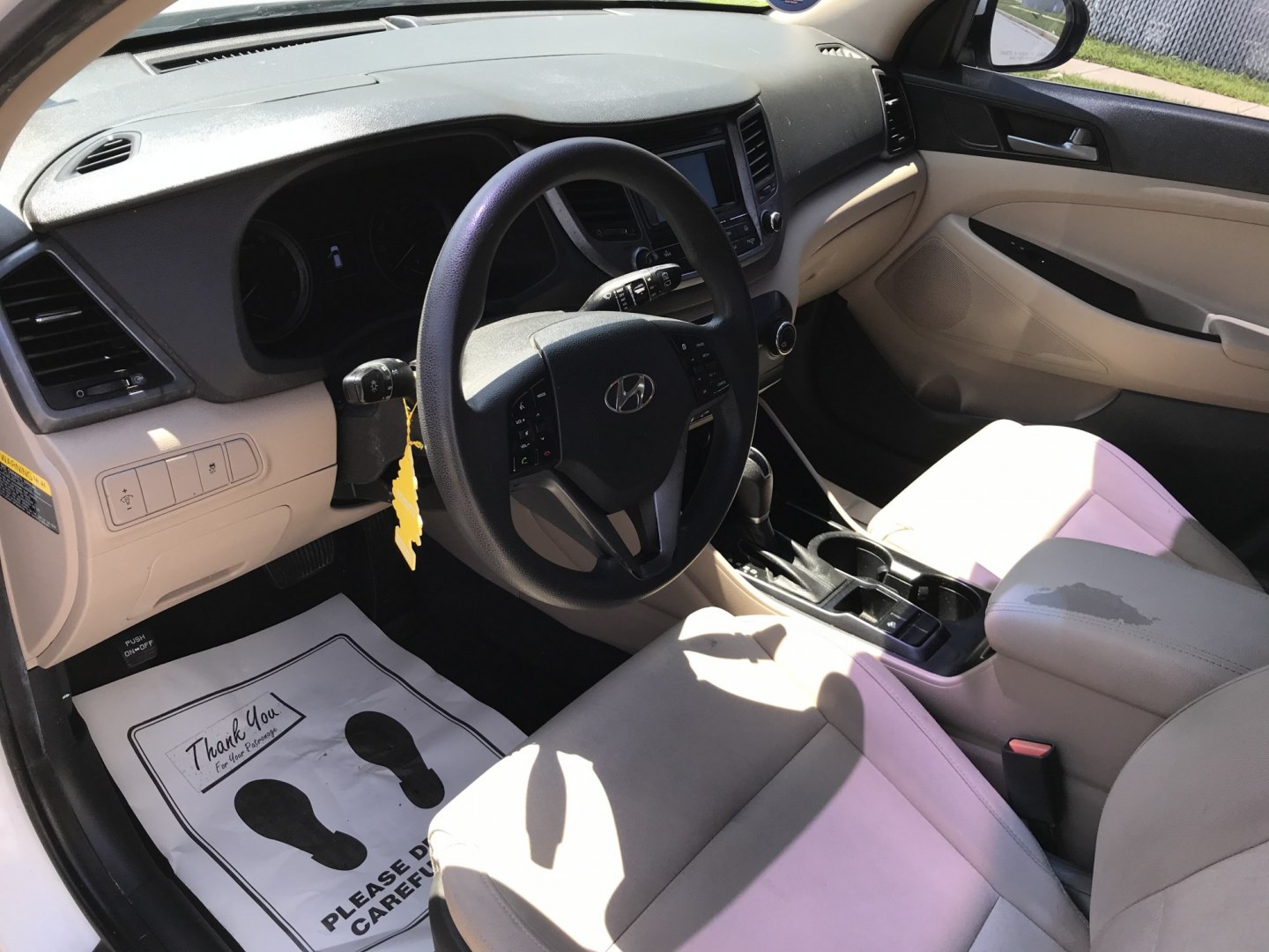 2017 White /Gray Hyundai Tucson SE (KM8J23A47HU) with an 2.0L L4 DOHC 16V engine, 6A transmission, located at 577 Chester Pike, Prospect Park, PA, 19076, (610) 237-1015, 39.886154, -75.302338 - 2017 Hyundai Tucson SE: Only 121k miles, great on gas, new PA inspection, runs LIKE NEW! This vehicle comes inspected and has been given a bumper to bumper safety check. It is very clean, reliable, and well maintained. We offer a unique pay plan that is known for being the easiest and fastest fin- Photo#9
