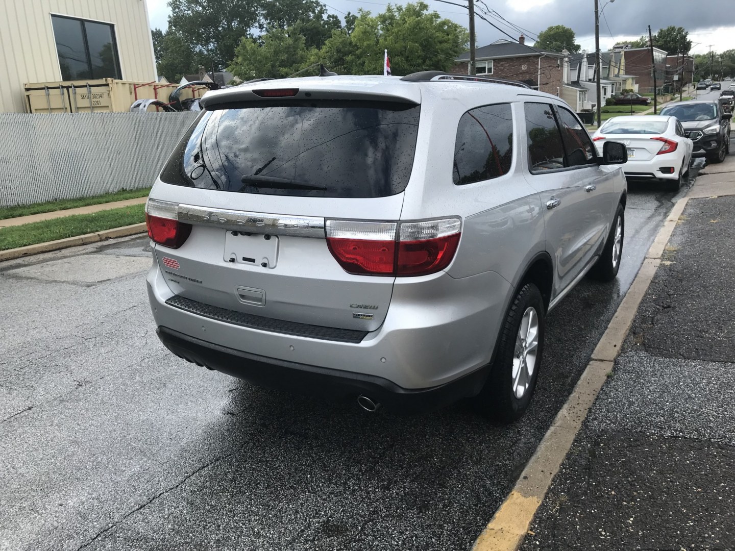 2013 Silver /Black Dodge Durango Crew AWD (1C4RDJDG5DC) with an 3.6L V6 DOHC 24V engine, 5-Speed Automatic transmission, located at 577 Chester Pike, Prospect Park, PA, 19076, (610) 237-1015, 39.886154, -75.302338 - 2013 Dodge Durango Crew: Backup camera, 3rd row seat, new PA inspection, SUPER CLEAN, runs LIKE NEW! This vehicle comes inspected and has been given a bumper to bumper safety check. It is very clean, reliable, and well maintained. We offer a unique pay plan that is known for being the easiest and- Photo#4