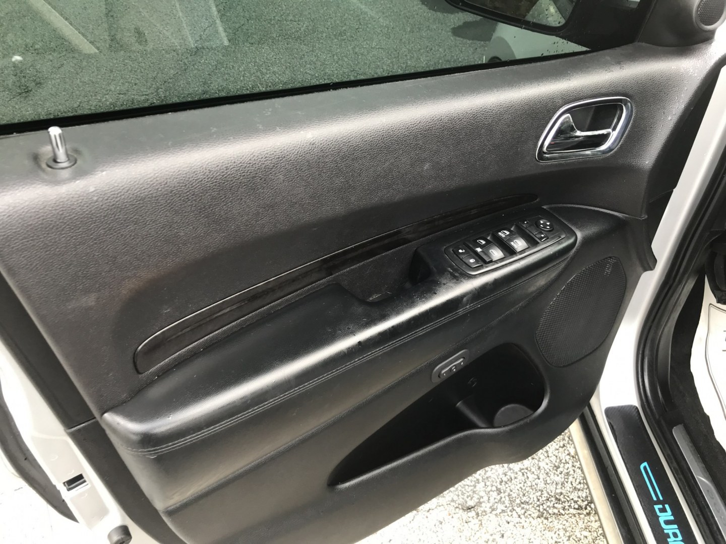 2013 Silver /Black Dodge Durango Crew AWD (1C4RDJDG5DC) with an 3.6L V6 DOHC 24V engine, 5-Speed Automatic transmission, located at 577 Chester Pike, Prospect Park, PA, 19076, (610) 237-1015, 39.886154, -75.302338 - 2013 Dodge Durango Crew: Backup camera, 3rd row seat, new PA inspection, SUPER CLEAN, runs LIKE NEW! This vehicle comes inspected and has been given a bumper to bumper safety check. It is very clean, reliable, and well maintained. We offer a unique pay plan that is known for being the easiest and- Photo#8