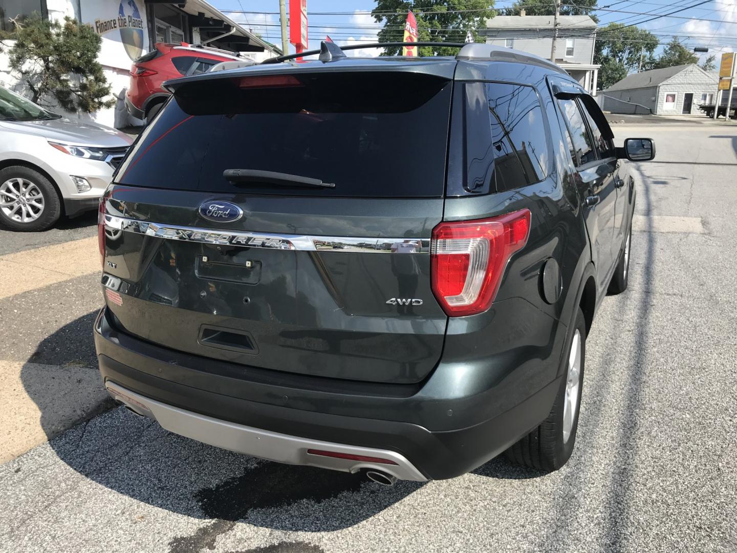 2016 Gray /Gray Ford Explorer XLT 4WD (1FM5K8D8XGG) with an 3.5L V6 DOHC 24V engine, 6A transmission, located at 577 Chester Pike, Prospect Park, PA, 19076, (610) 237-1015, 39.886154, -75.302338- Photo#7
