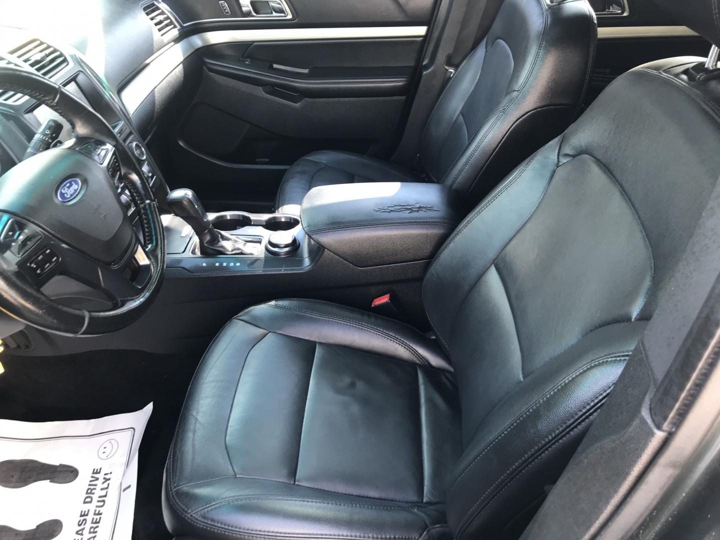 2016 Gray /Gray Ford Explorer XLT 4WD (1FM5K8D8XGG) with an 3.5L V6 DOHC 24V engine, 6A transmission, located at 577 Chester Pike, Prospect Park, PA, 19076, (610) 237-1015, 39.886154, -75.302338- Photo#10