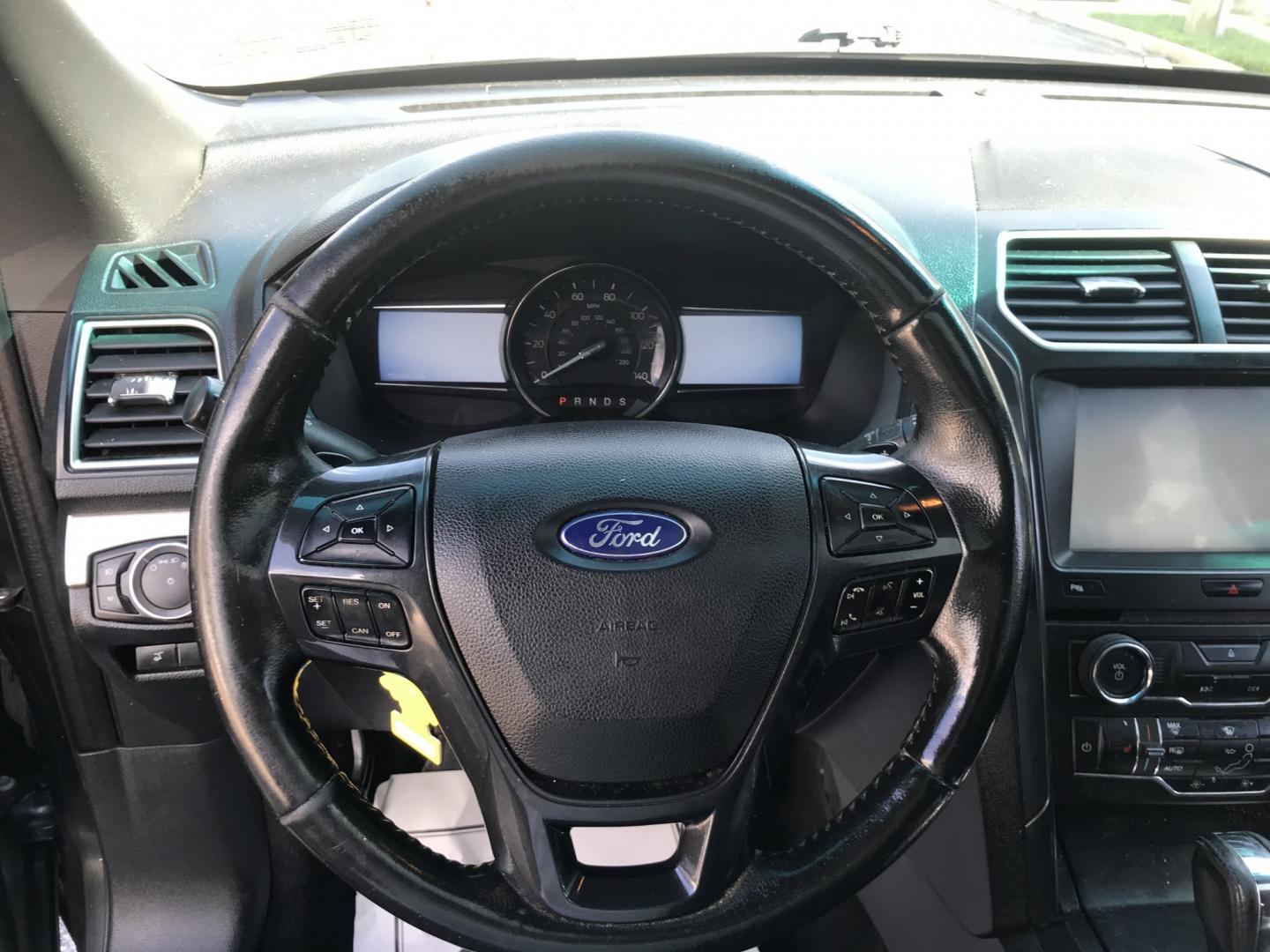 2016 Gray /Gray Ford Explorer XLT 4WD (1FM5K8D8XGG) with an 3.5L V6 DOHC 24V engine, 6A transmission, located at 577 Chester Pike, Prospect Park, PA, 19076, (610) 237-1015, 39.886154, -75.302338- Photo#12