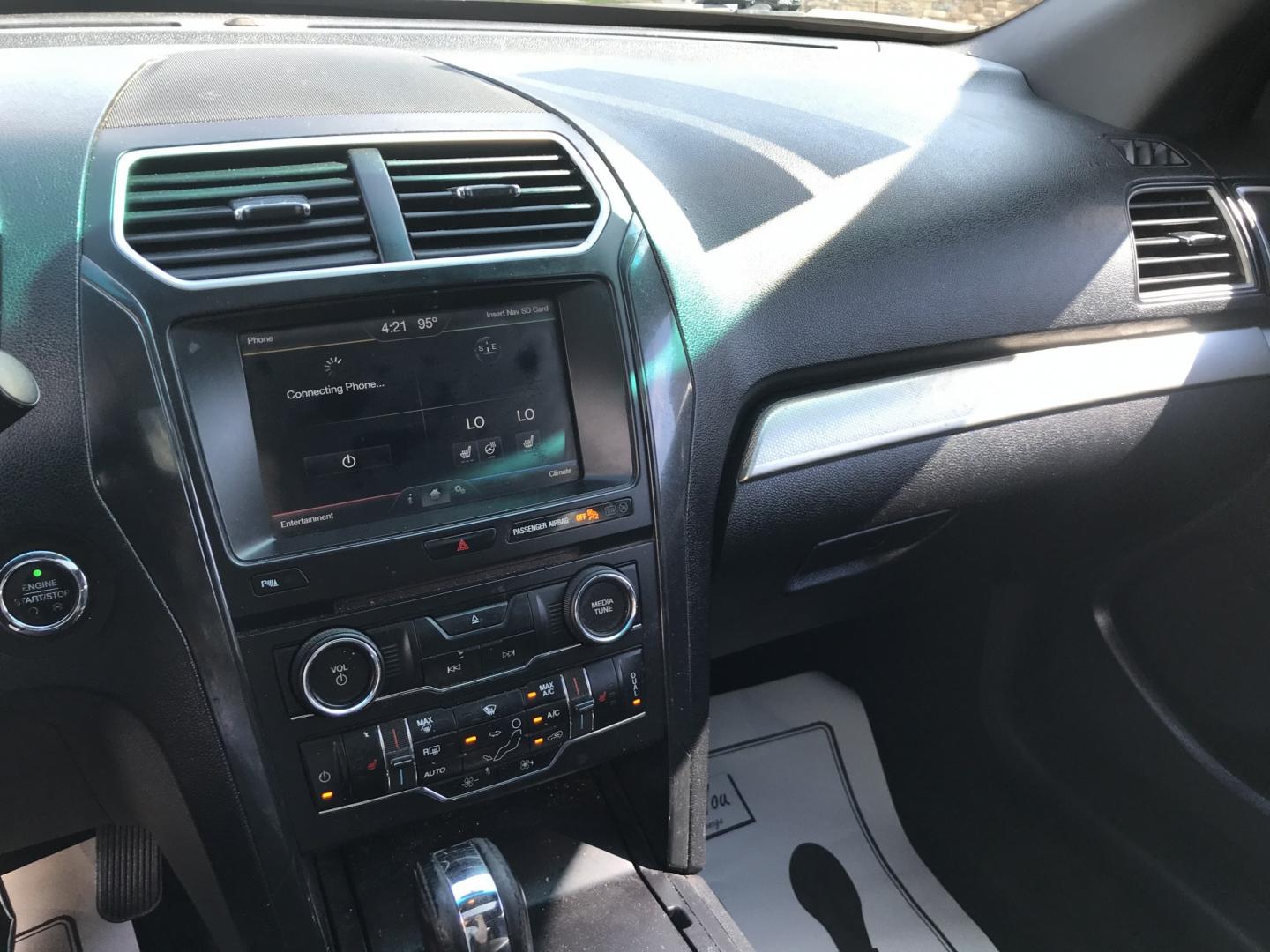 2016 Gray /Gray Ford Explorer XLT 4WD (1FM5K8D8XGG) with an 3.5L V6 DOHC 24V engine, 6A transmission, located at 577 Chester Pike, Prospect Park, PA, 19076, (610) 237-1015, 39.886154, -75.302338- Photo#13