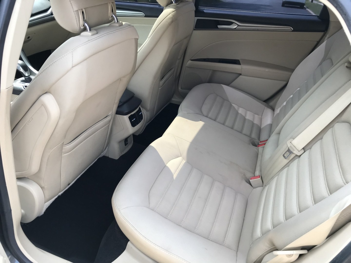 2015 Green /Beige Ford Fusion SE (1FA6P0H74F5) with an 2.5L L4 DOHC 16V engine, Automatic transmission, located at 577 Chester Pike, Prospect Park, PA, 19076, (610) 237-1015, 39.886154, -75.302338 - 2015 Ford Fusion SE: Only 88k miles, backup camera, new PA inspection, runs LIKE NEW! This vehicle comes inspected and has been given a bumper to bumper safety check. It is very clean, reliable, and well maintained. We offer a unique pay plan that is known for being the easiest and fastest financ- Photo#17