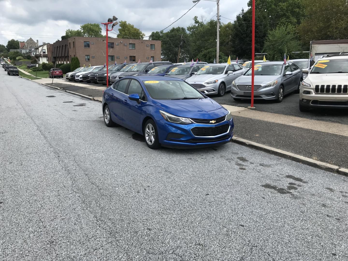2016 Chevrolet Cruze LT Auto (1G1BE5SMXG7) with an 1.4L L4 DOHC 16V TURBO engine, 6A transmission, located at 577 Chester Pike, Prospect Park, PA, 19076, (610) 237-1015, 39.886154, -75.302338 - 2016 Chevrolet Cruze LT: Backup camera, new PA inspection, great on gas, SUPER CLEAN, runs LIKE NEW! This vehicle comes inspected and has been given a bumper to bumper safety check. It is very clean, reliable, and well maintained. We offer a unique pay plan that is known for being the easiest and- Photo#1