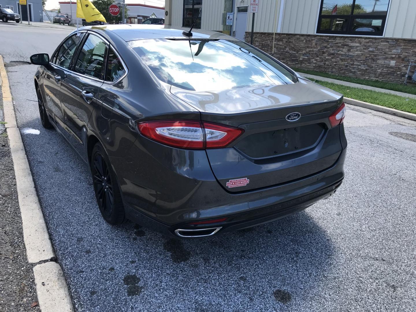 2016 Gray /Black Ford Fusion SE AWD (3FA6P0T90GR) with an 2.0L L4 DOHC 16V engine, 6A transmission, located at 577 Chester Pike, Prospect Park, PA, 19076, (610) 237-1015, 39.886154, -75.302338 - 2016 Ford Fusion SE AWD: Navigation system, remote start, backup camera, sunroof, new PA inspection, SUPER CLEAN, runs LIKE NEW! This vehicle comes inspected and has been given a bumper to bumper safety check. It is very clean, reliable, and well maintained. We offer a unique pay plan that is kno- Photo#6