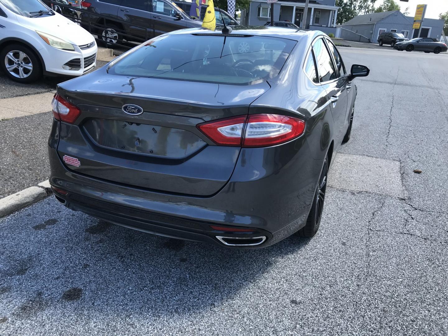 2016 Gray /Black Ford Fusion SE AWD (3FA6P0T90GR) with an 2.0L L4 DOHC 16V engine, 6A transmission, located at 577 Chester Pike, Prospect Park, PA, 19076, (610) 237-1015, 39.886154, -75.302338 - 2016 Ford Fusion SE AWD: Navigation system, remote start, backup camera, sunroof, new PA inspection, SUPER CLEAN, runs LIKE NEW! This vehicle comes inspected and has been given a bumper to bumper safety check. It is very clean, reliable, and well maintained. We offer a unique pay plan that is kno- Photo#7