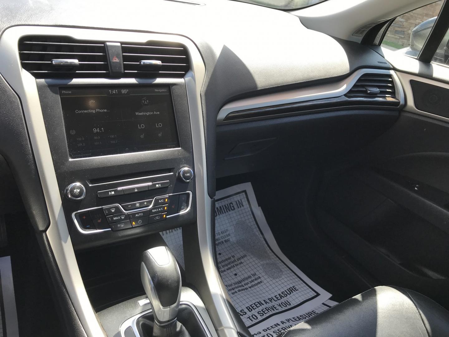 2016 Gray /Black Ford Fusion SE AWD (3FA6P0T90GR) with an 2.0L L4 DOHC 16V engine, 6A transmission, located at 577 Chester Pike, Prospect Park, PA, 19076, (610) 237-1015, 39.886154, -75.302338 - 2016 Ford Fusion SE AWD: Navigation system, remote start, backup camera, sunroof, new PA inspection, SUPER CLEAN, runs LIKE NEW! This vehicle comes inspected and has been given a bumper to bumper safety check. It is very clean, reliable, and well maintained. We offer a unique pay plan that is kno- Photo#13