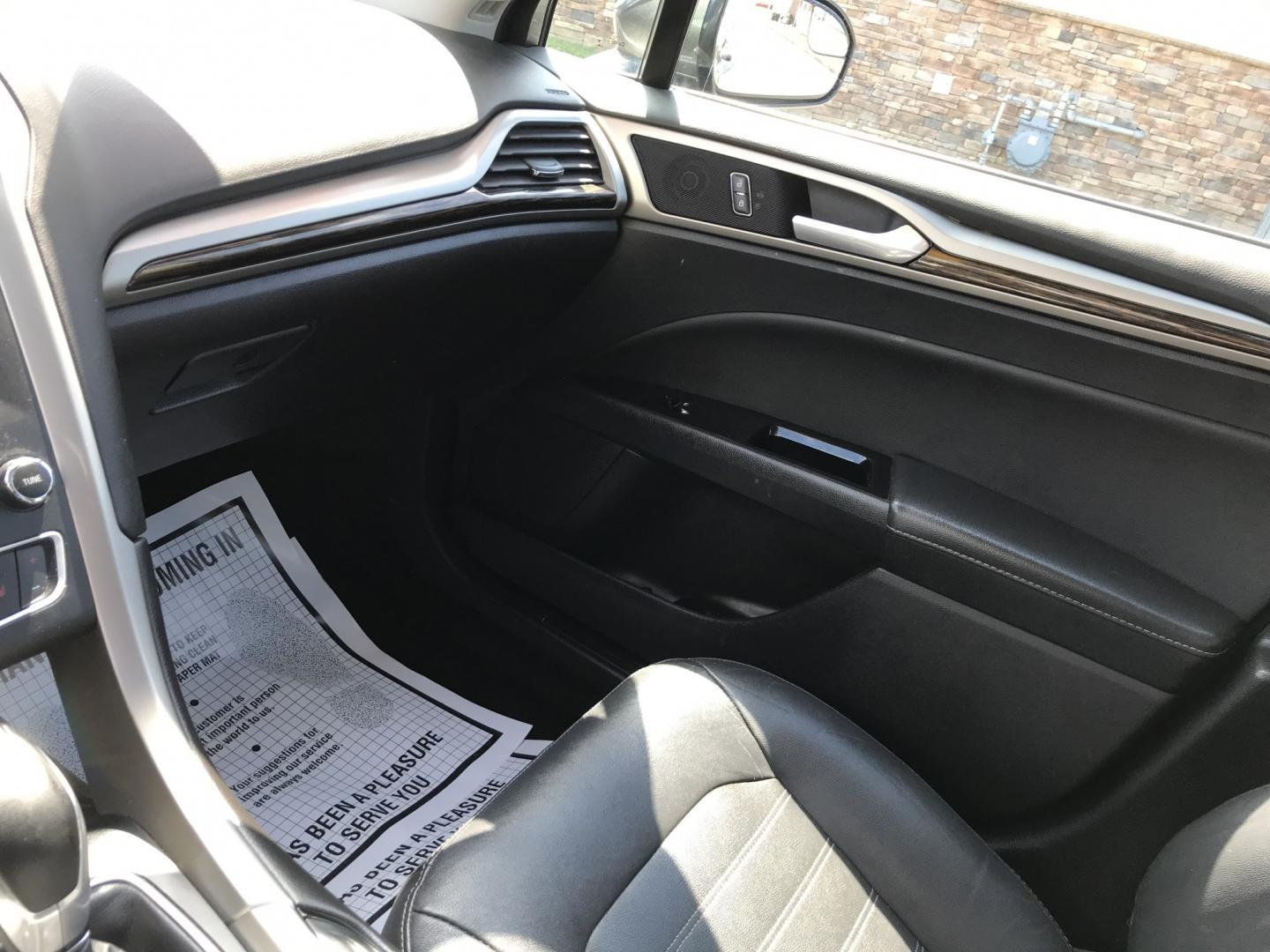 2016 Gray /Black Ford Fusion SE AWD (3FA6P0T90GR) with an 2.0L L4 DOHC 16V engine, 6A transmission, located at 577 Chester Pike, Prospect Park, PA, 19076, (610) 237-1015, 39.886154, -75.302338 - 2016 Ford Fusion SE AWD: Navigation system, remote start, backup camera, sunroof, new PA inspection, SUPER CLEAN, runs LIKE NEW! This vehicle comes inspected and has been given a bumper to bumper safety check. It is very clean, reliable, and well maintained. We offer a unique pay plan that is kno- Photo#18