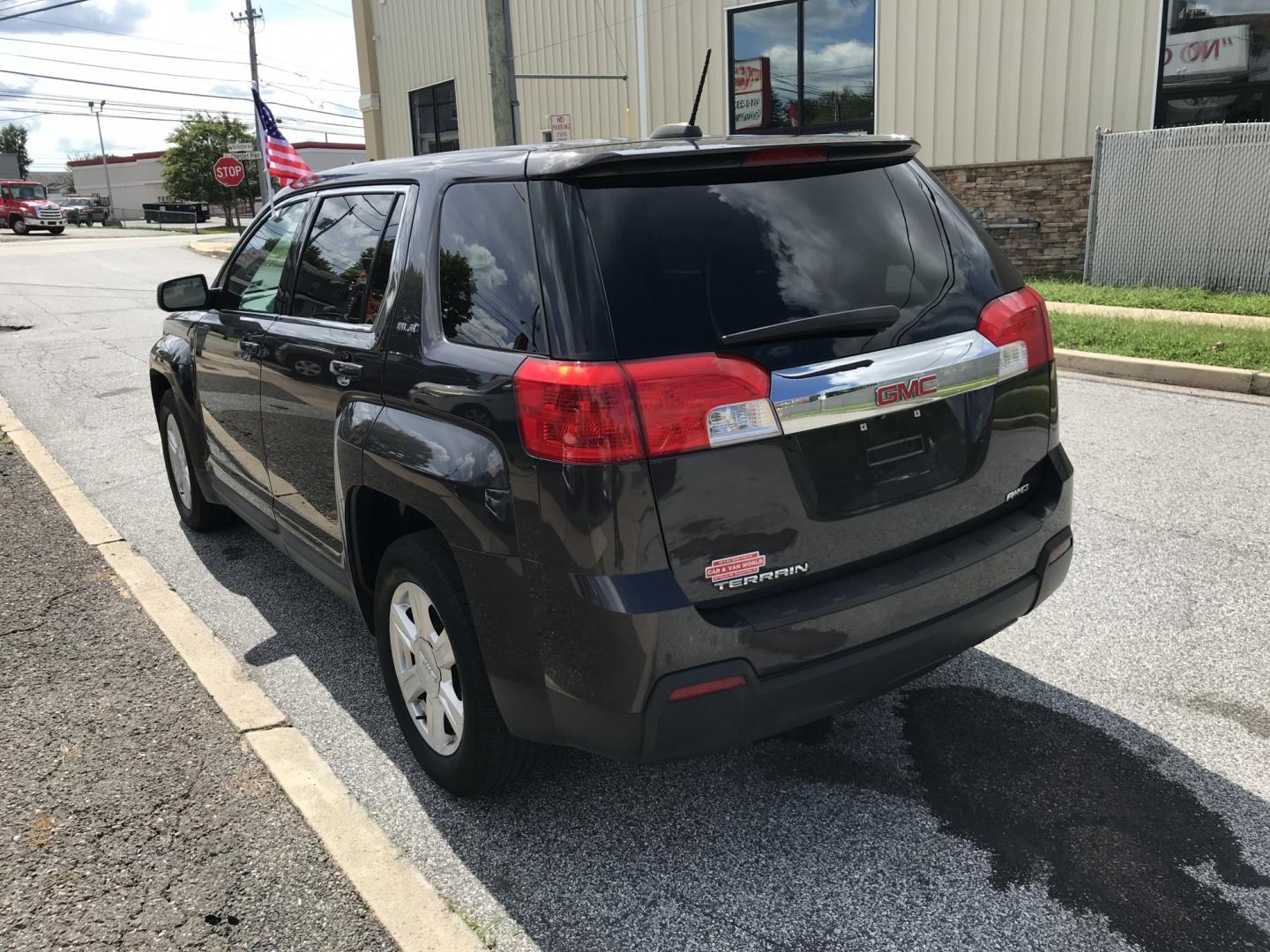 2015 Gray /Gray GMC Terrain SLE1 AWD (2GKFLVEK3F6) with an 2.4L L4 DOHC 16V FFV engine, 6A transmission, located at 577 Chester Pike, Prospect Park, PA, 19076, (610) 237-1015, 39.886154, -75.302338- Photo#5