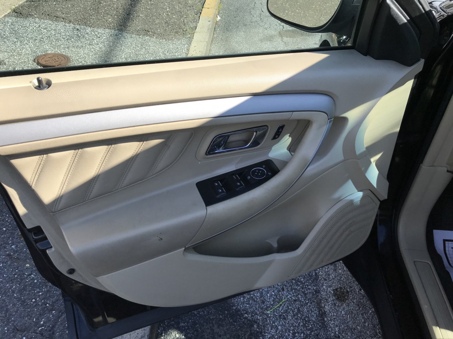 2017 Black /Beige Ford Taurus SE FWD (1FAHP2D85HG) with an 3.5L V6 DOHC 24V engine, 6A transmission, located at 577 Chester Pike, Prospect Park, PA, 19076, (610) 237-1015, 39.886154, -75.302338 - 2017 Ford Taurus SE: New PA inspection, backup camera, SUPER CLEAN, runs LIKE NEW! This vehicle comes inspected and has been given a bumper to bumper safety check. It is very clean, reliable, and well maintained. We offer a unique pay plan that is known for being the easiest and fastest financing- Photo#7
