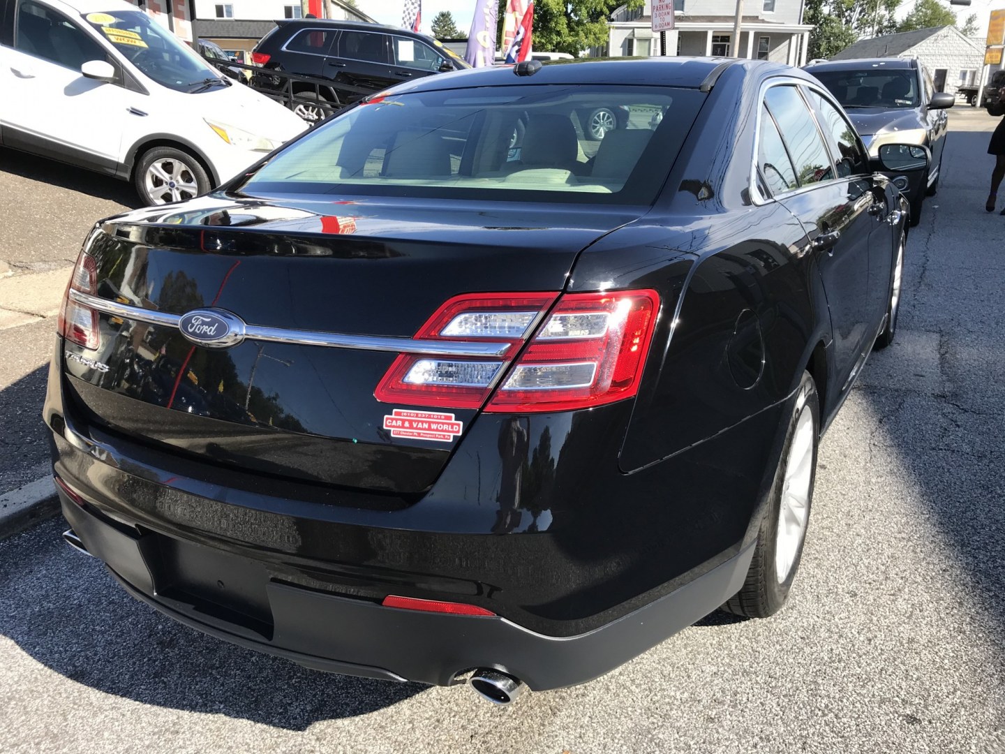 2017 Black /Beige Ford Taurus SE FWD (1FAHP2D85HG) with an 3.5L V6 DOHC 24V engine, 6A transmission, located at 577 Chester Pike, Prospect Park, PA, 19076, (610) 237-1015, 39.886154, -75.302338 - 2017 Ford Taurus SE: New PA inspection, backup camera, SUPER CLEAN, runs LIKE NEW! This vehicle comes inspected and has been given a bumper to bumper safety check. It is very clean, reliable, and well maintained. We offer a unique pay plan that is known for being the easiest and fastest financing- Photo#5
