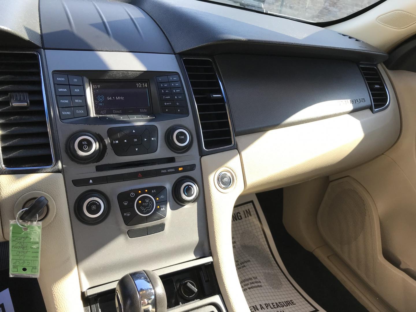 2017 Black /Beige Ford Taurus SE FWD (1FAHP2D85HG) with an 3.5L V6 DOHC 24V engine, 6A transmission, located at 577 Chester Pike, Prospect Park, PA, 19076, (610) 237-1015, 39.886154, -75.302338 - 2017 Ford Taurus SE: New PA inspection, backup camera, SUPER CLEAN, runs LIKE NEW! This vehicle comes inspected and has been given a bumper to bumper safety check. It is very clean, reliable, and well maintained. We offer a unique pay plan that is known for being the easiest and fastest financing- Photo#11