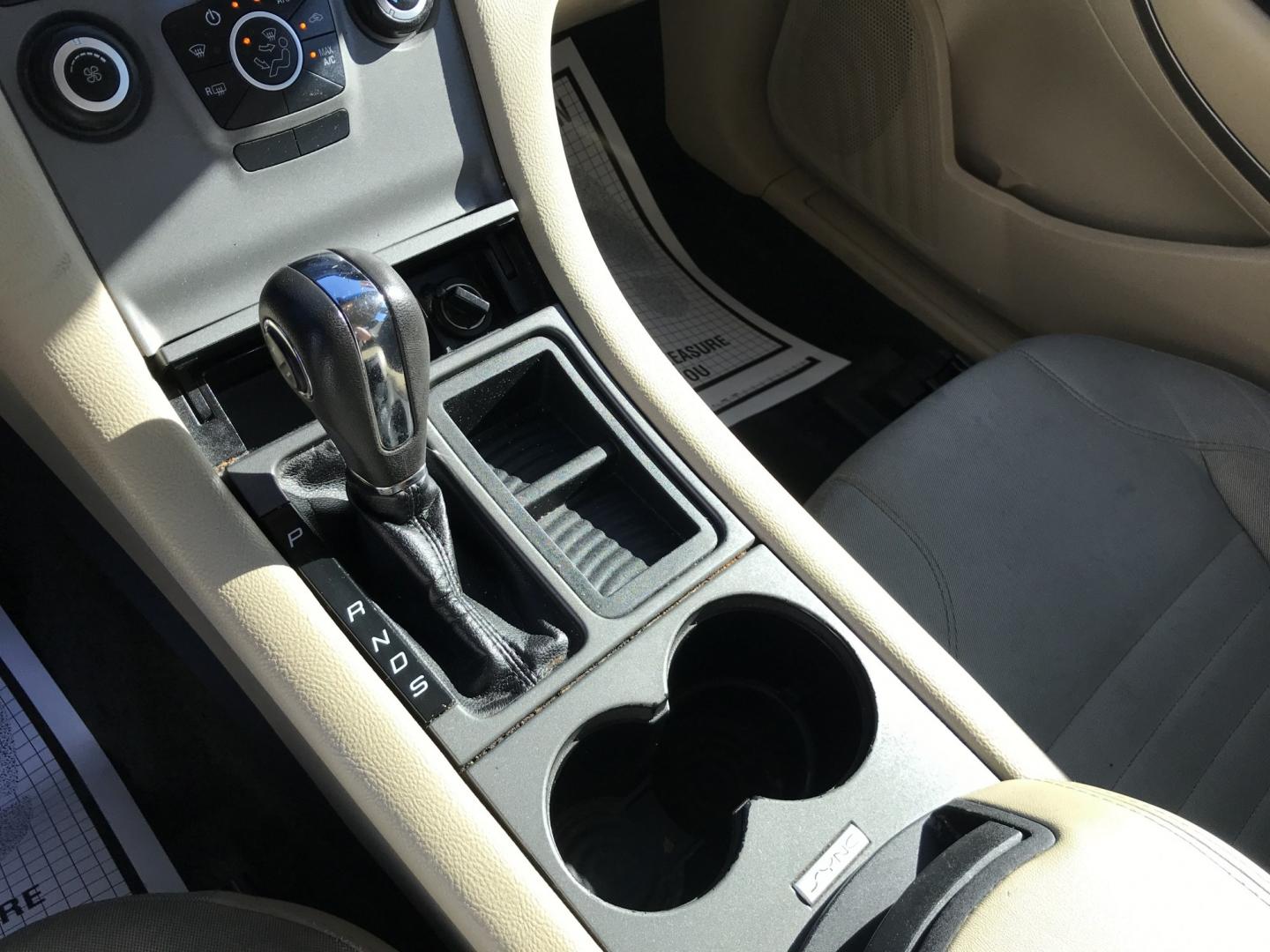 2017 Black /Beige Ford Taurus SE FWD (1FAHP2D85HG) with an 3.5L V6 DOHC 24V engine, 6A transmission, located at 577 Chester Pike, Prospect Park, PA, 19076, (610) 237-1015, 39.886154, -75.302338 - 2017 Ford Taurus SE: New PA inspection, backup camera, SUPER CLEAN, runs LIKE NEW! This vehicle comes inspected and has been given a bumper to bumper safety check. It is very clean, reliable, and well maintained. We offer a unique pay plan that is known for being the easiest and fastest financing- Photo#13