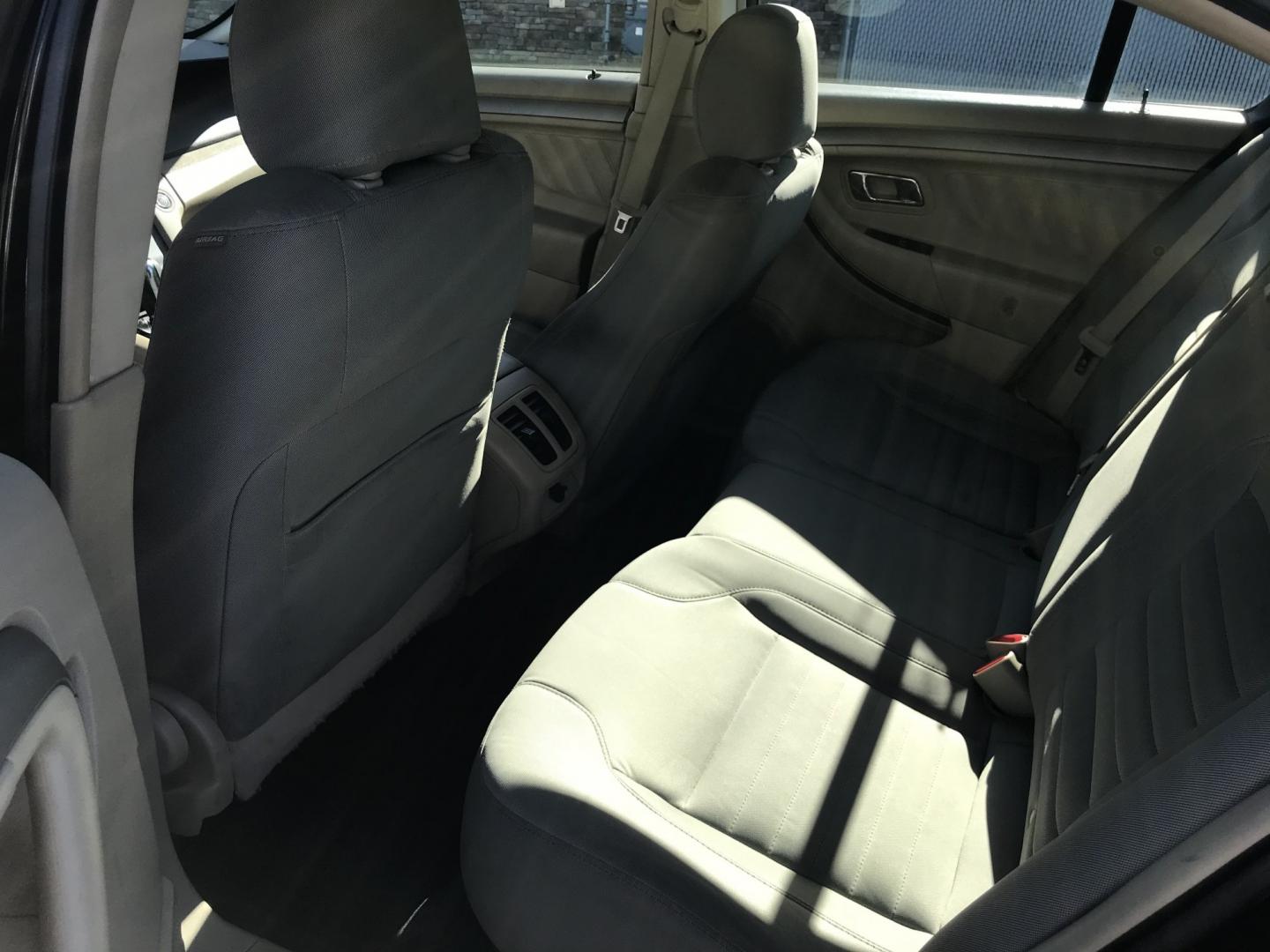2017 Black /Beige Ford Taurus SE FWD (1FAHP2D85HG) with an 3.5L V6 DOHC 24V engine, 6A transmission, located at 577 Chester Pike, Prospect Park, PA, 19076, (610) 237-1015, 39.886154, -75.302338 - 2017 Ford Taurus SE: New PA inspection, backup camera, SUPER CLEAN, runs LIKE NEW! This vehicle comes inspected and has been given a bumper to bumper safety check. It is very clean, reliable, and well maintained. We offer a unique pay plan that is known for being the easiest and fastest financing- Photo#15