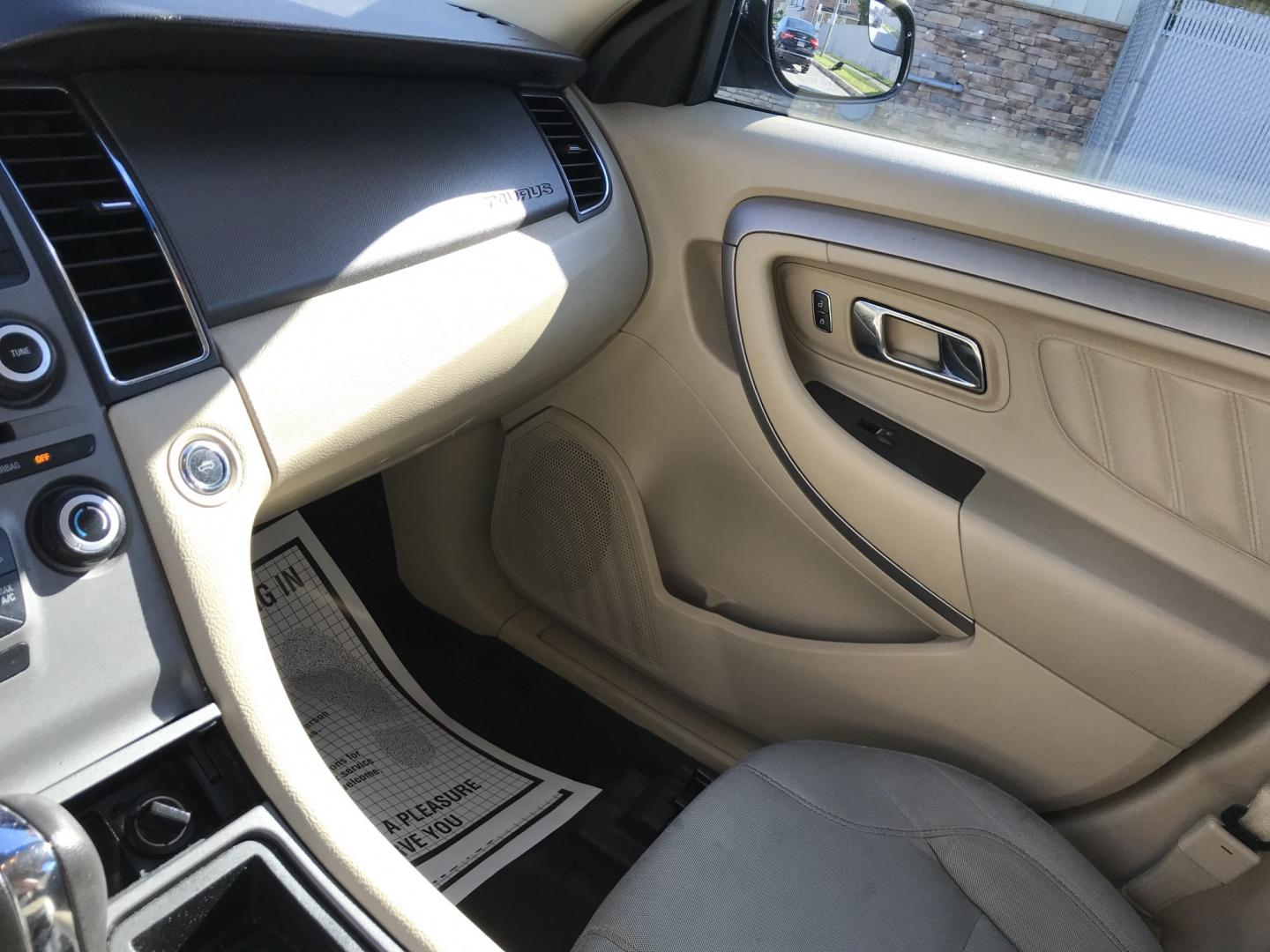 2017 Black /Beige Ford Taurus SE FWD (1FAHP2D85HG) with an 3.5L V6 DOHC 24V engine, 6A transmission, located at 577 Chester Pike, Prospect Park, PA, 19076, (610) 237-1015, 39.886154, -75.302338 - 2017 Ford Taurus SE: New PA inspection, backup camera, SUPER CLEAN, runs LIKE NEW! This vehicle comes inspected and has been given a bumper to bumper safety check. It is very clean, reliable, and well maintained. We offer a unique pay plan that is known for being the easiest and fastest financing- Photo#14
