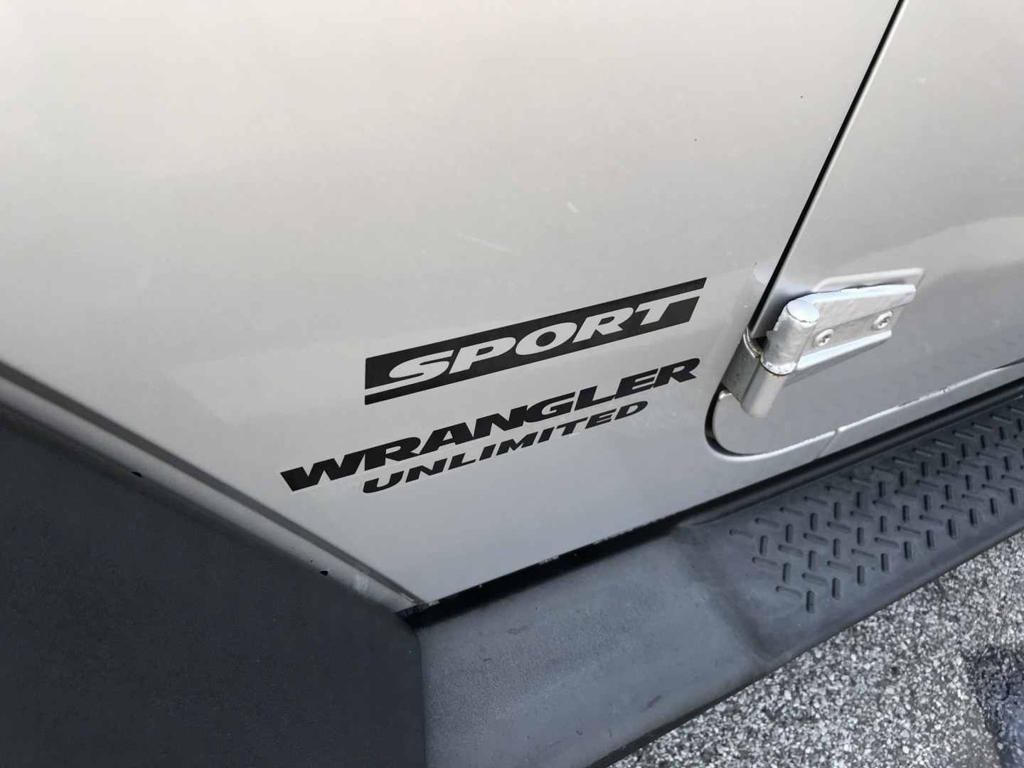 2012 Silver /Black Jeep Wrangler Unlimited Sport 4WD (1C4HJWDG3CL) with an 3.6L V6 DOHC 24V FFV engine, Manual transmission, located at 577 Chester Pike, Prospect Park, PA, 19076, (610) 237-1015, 39.886154, -75.302338 - 2012 Jeep Wrangler Unlimited Sport 4WD: Stick Shift, new PA inspection, SUPER CLEAN, runs LIKE NEW! This vehicle comes inspected and has been given a bumper to bumper safety check. It is very clean, reliable, and well maintained. We offer a unique pay plan that is known for being the easiest and- Photo#5