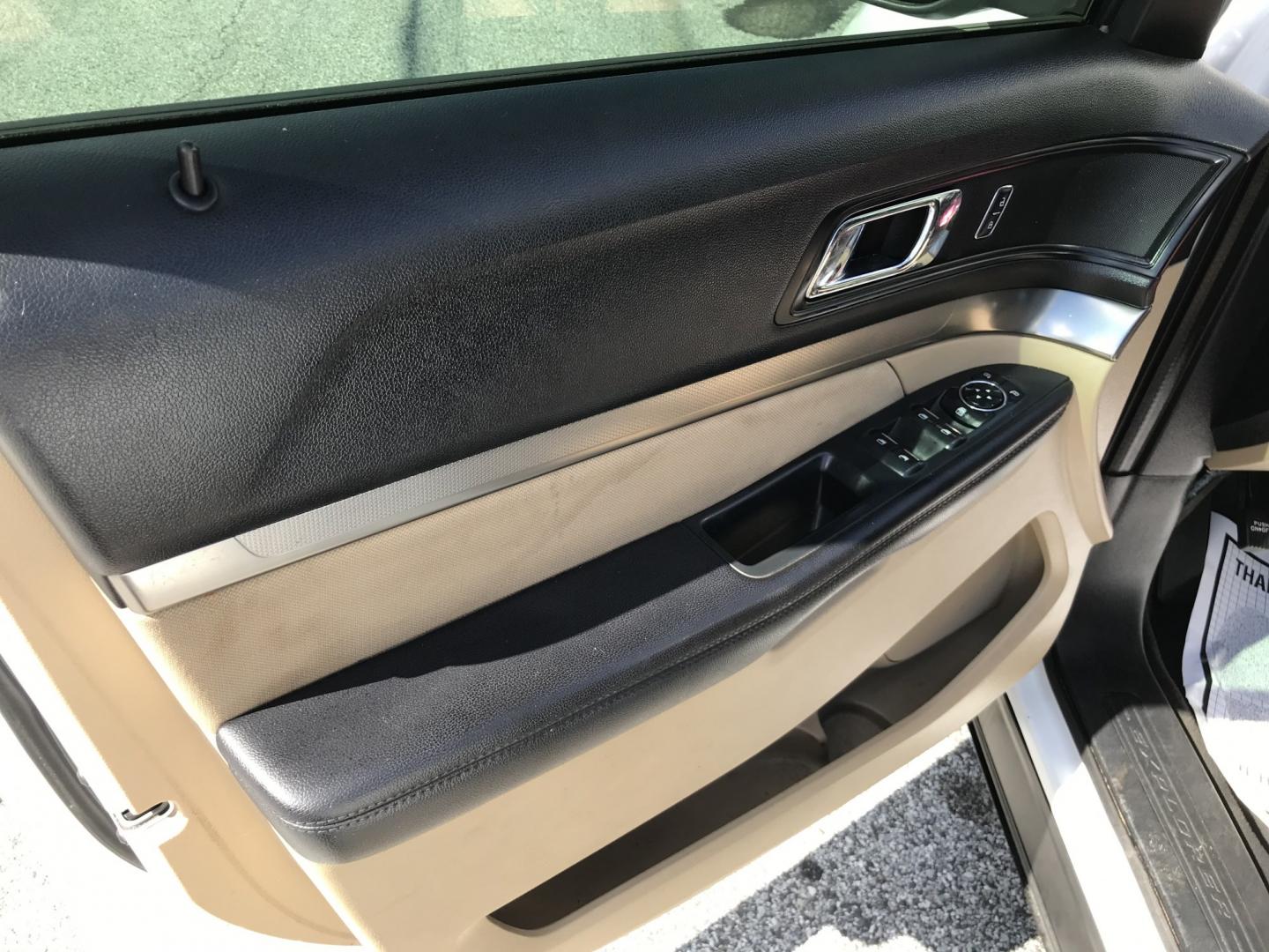 2017 White /Tan Ford Explorer 4WD (1FM5K8B86HG) with an 3.5L V6 DOHC 24V engine, 6A transmission, located at 577 Chester Pike, Prospect Park, PA, 19076, (610) 237-1015, 39.886154, -75.302338 - 2017 Ford Explorer: 3rd Row seating, backup camera, 4WD, new PA inspection, SUPER CLEAN, runs LIKE NEW! This vehicle comes inspected and has been given a bumper to bumper safety check. It is very clean, reliable, and well maintained. We offer a unique pay plan that is known for being the easiest- Photo#8