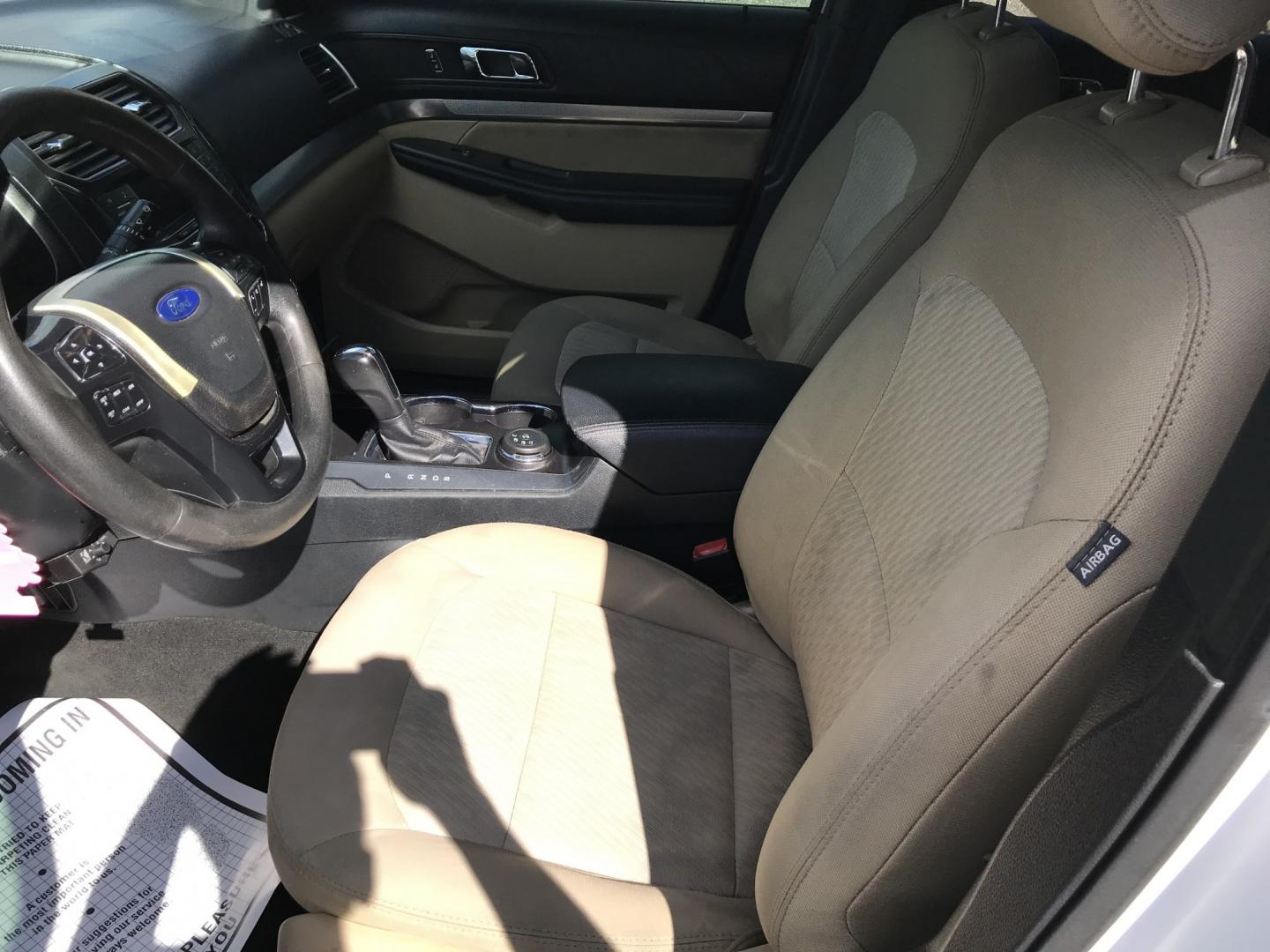 2017 White /Tan Ford Explorer 4WD (1FM5K8B86HG) with an 3.5L V6 DOHC 24V engine, 6A transmission, located at 577 Chester Pike, Prospect Park, PA, 19076, (610) 237-1015, 39.886154, -75.302338 - 2017 Ford Explorer: 3rd Row seating, backup camera, 4WD, new PA inspection, SUPER CLEAN, runs LIKE NEW! This vehicle comes inspected and has been given a bumper to bumper safety check. It is very clean, reliable, and well maintained. We offer a unique pay plan that is known for being the easiest- Photo#9
