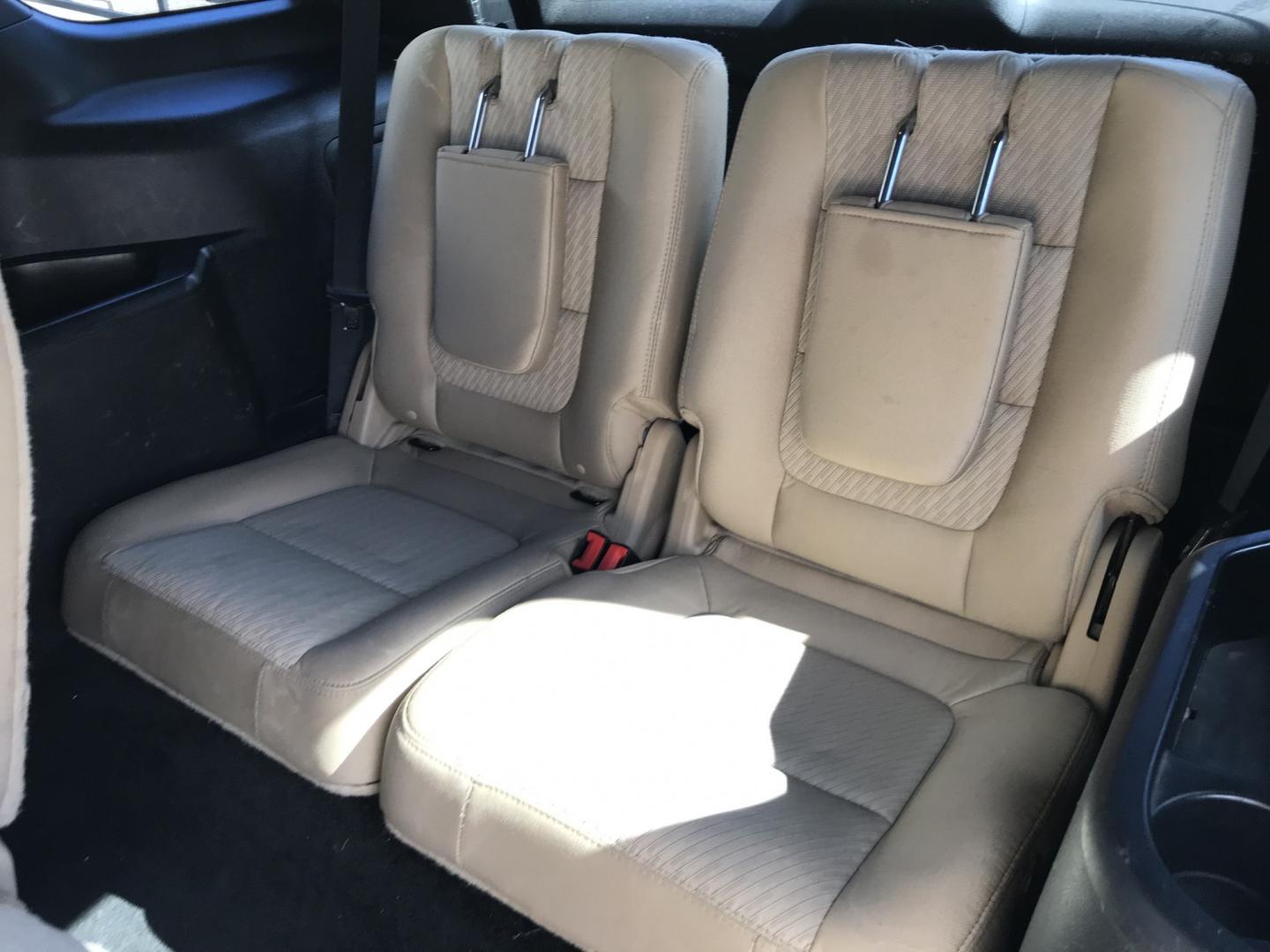 2017 White /Tan Ford Explorer 4WD (1FM5K8B86HG) with an 3.5L V6 DOHC 24V engine, 6A transmission, located at 577 Chester Pike, Prospect Park, PA, 19076, (610) 237-1015, 39.886154, -75.302338 - 2017 Ford Explorer: 3rd Row seating, backup camera, 4WD, new PA inspection, SUPER CLEAN, runs LIKE NEW! This vehicle comes inspected and has been given a bumper to bumper safety check. It is very clean, reliable, and well maintained. We offer a unique pay plan that is known for being the easiest- Photo#18